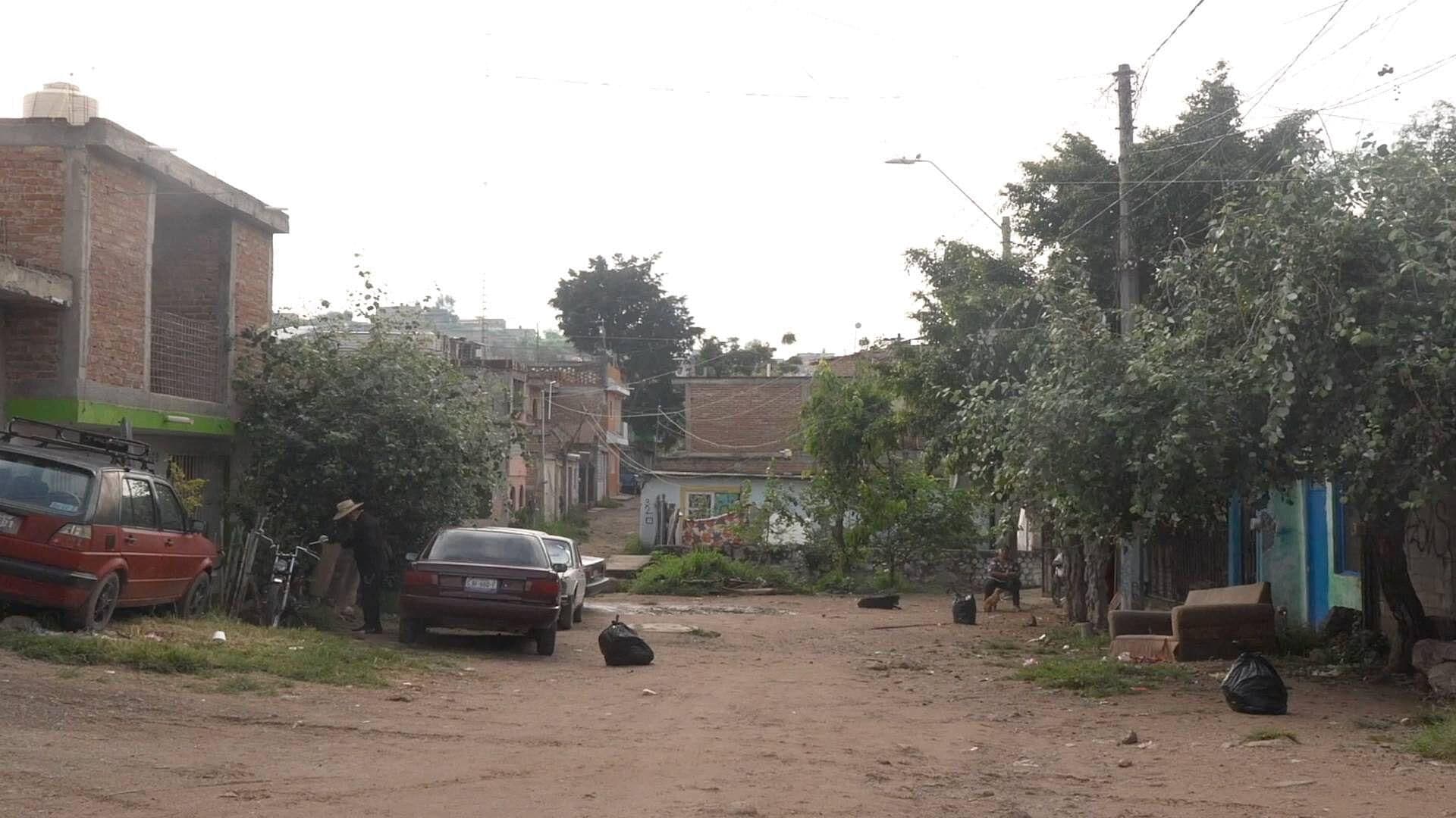 Vecinos de la Colonia Medina se Quejan de Constantes Apagones en León
