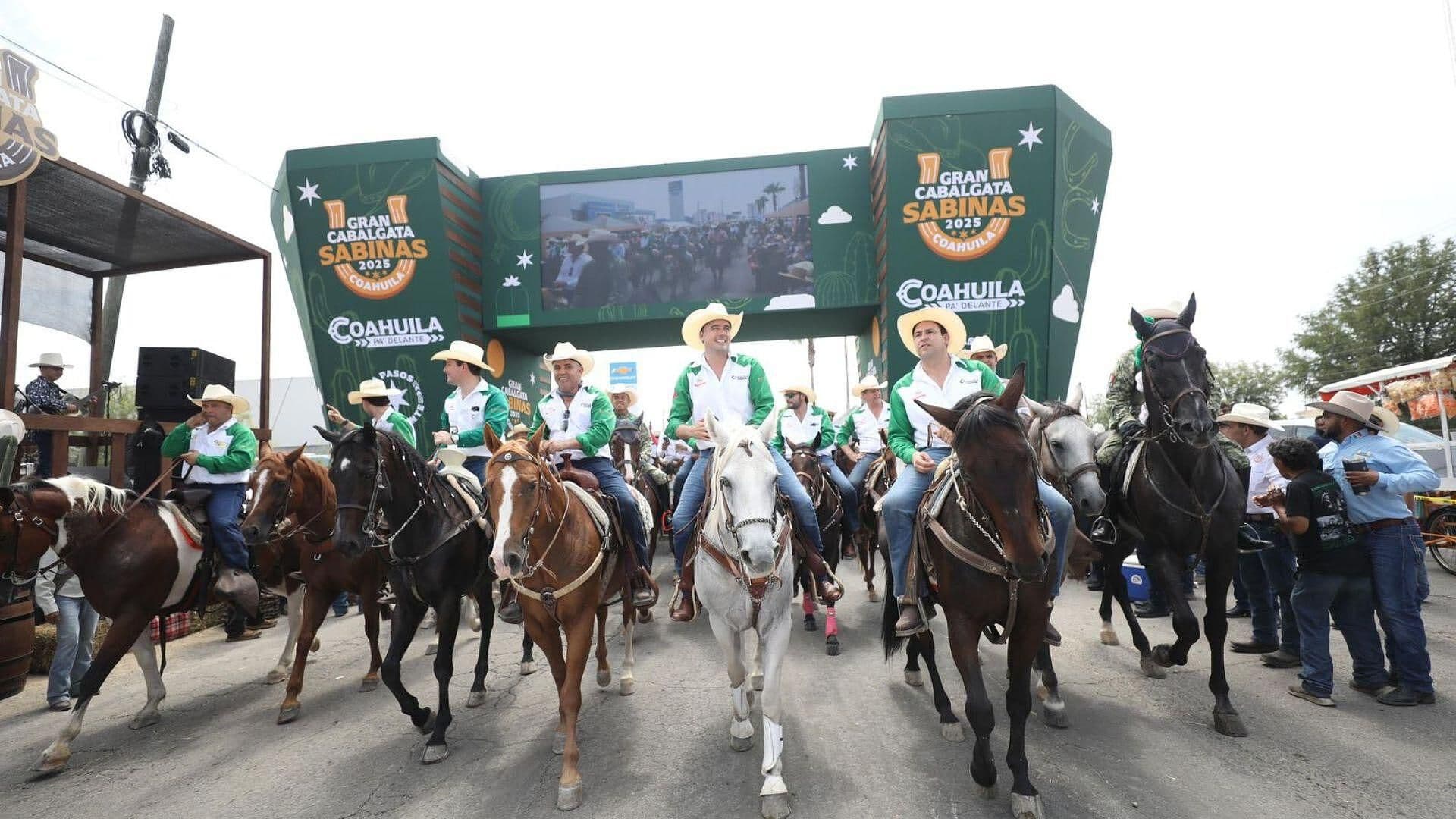 Miles de Jinetes Participan en la Gran Cabalgata Sabinas, la Más Grande de México