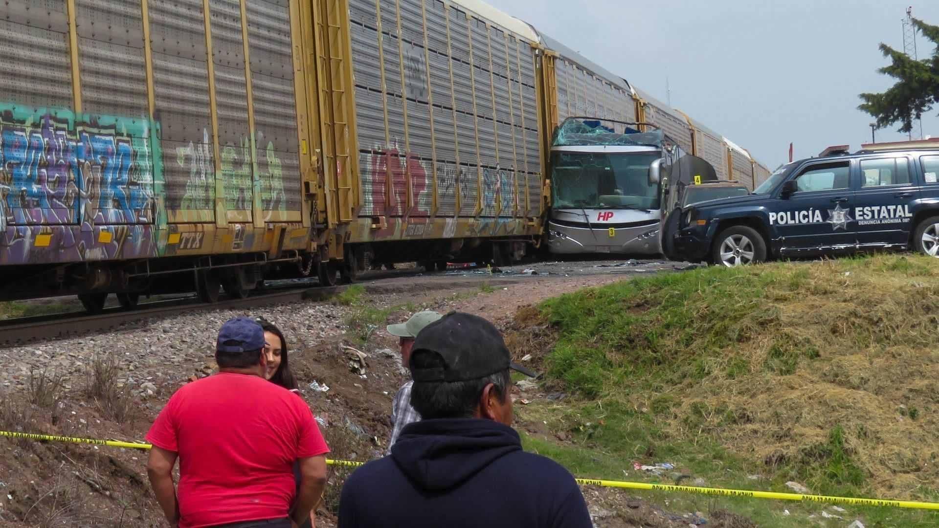 Aumenta a 11 el Número de Muertos por Impacto de Tren y Camión en Atlacomulco, Edomex