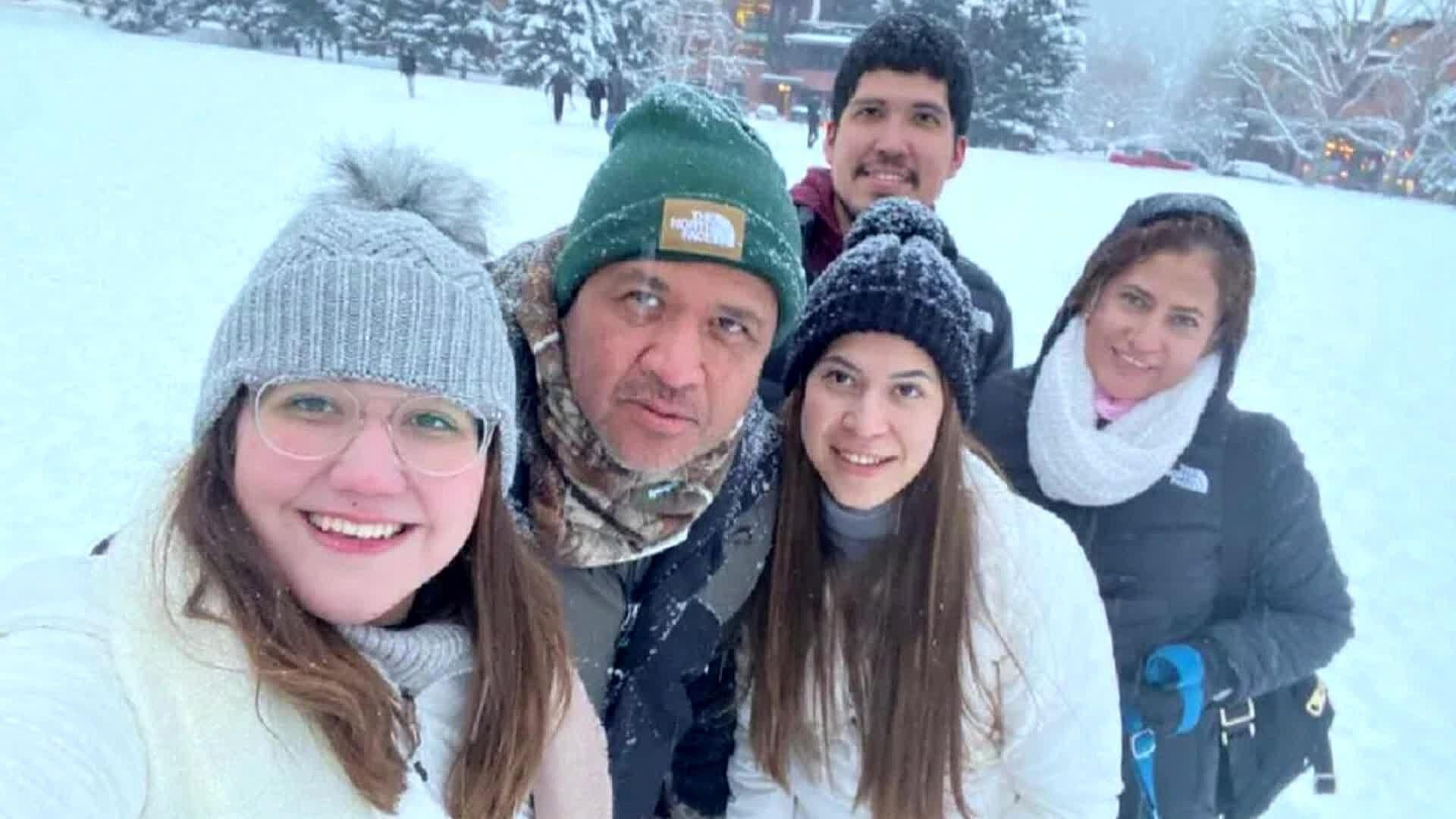 Familia Muerta en el Everest Es Despedida con Misa