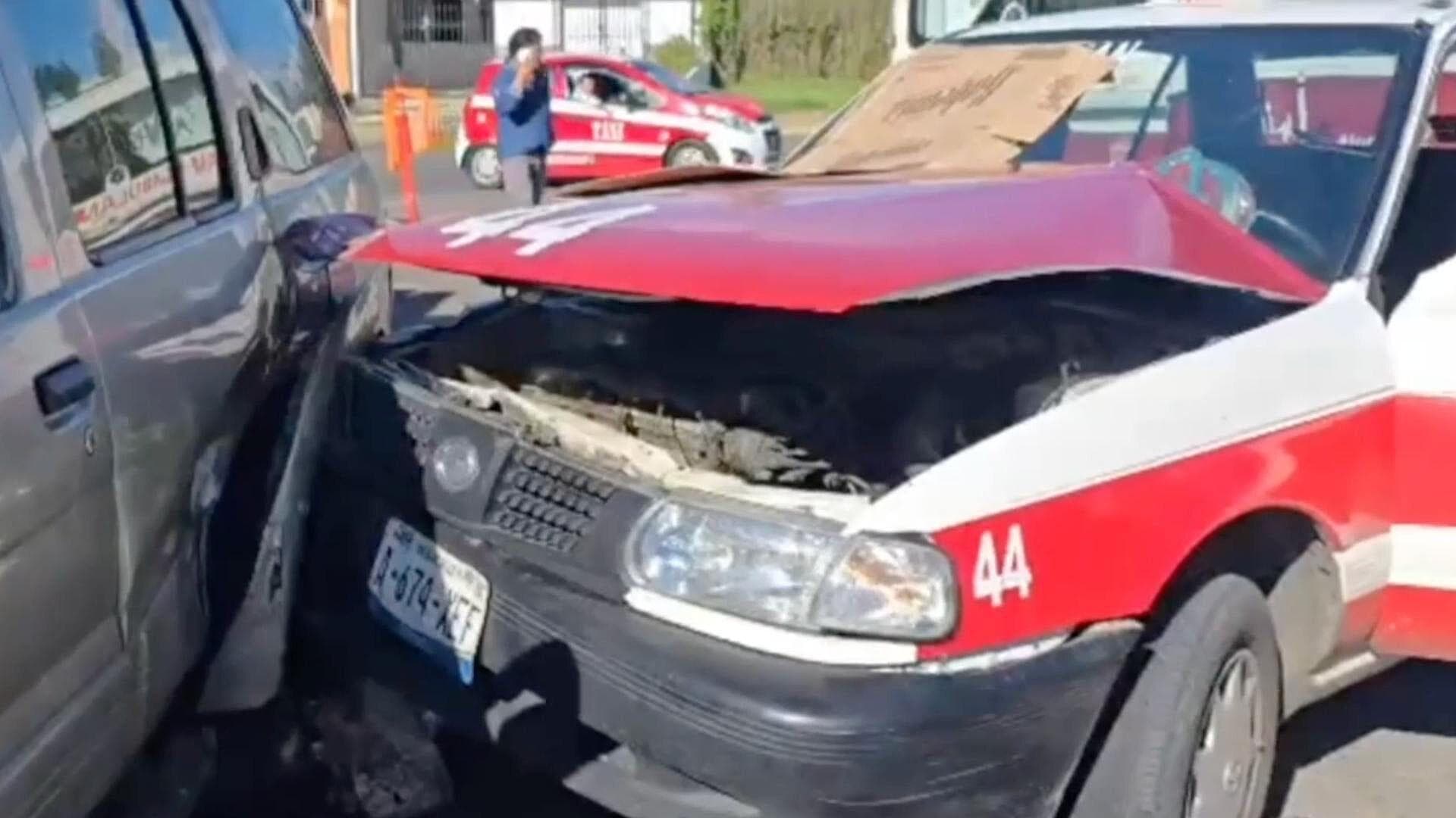 Taxi Choca Contra Camión en Chocamán; Pasajeros Resultaron Lesionados