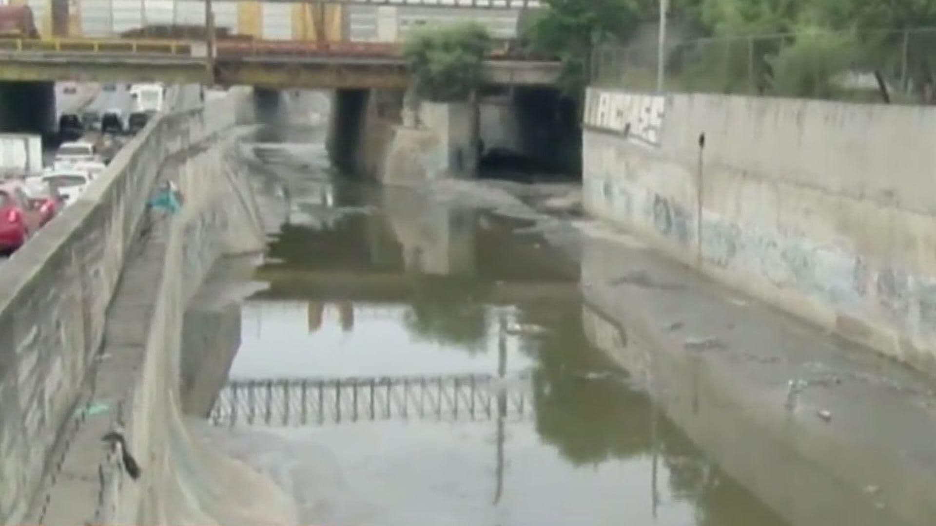 Desaparece Corriente en Arroyo Topo Chico en Monterrey
