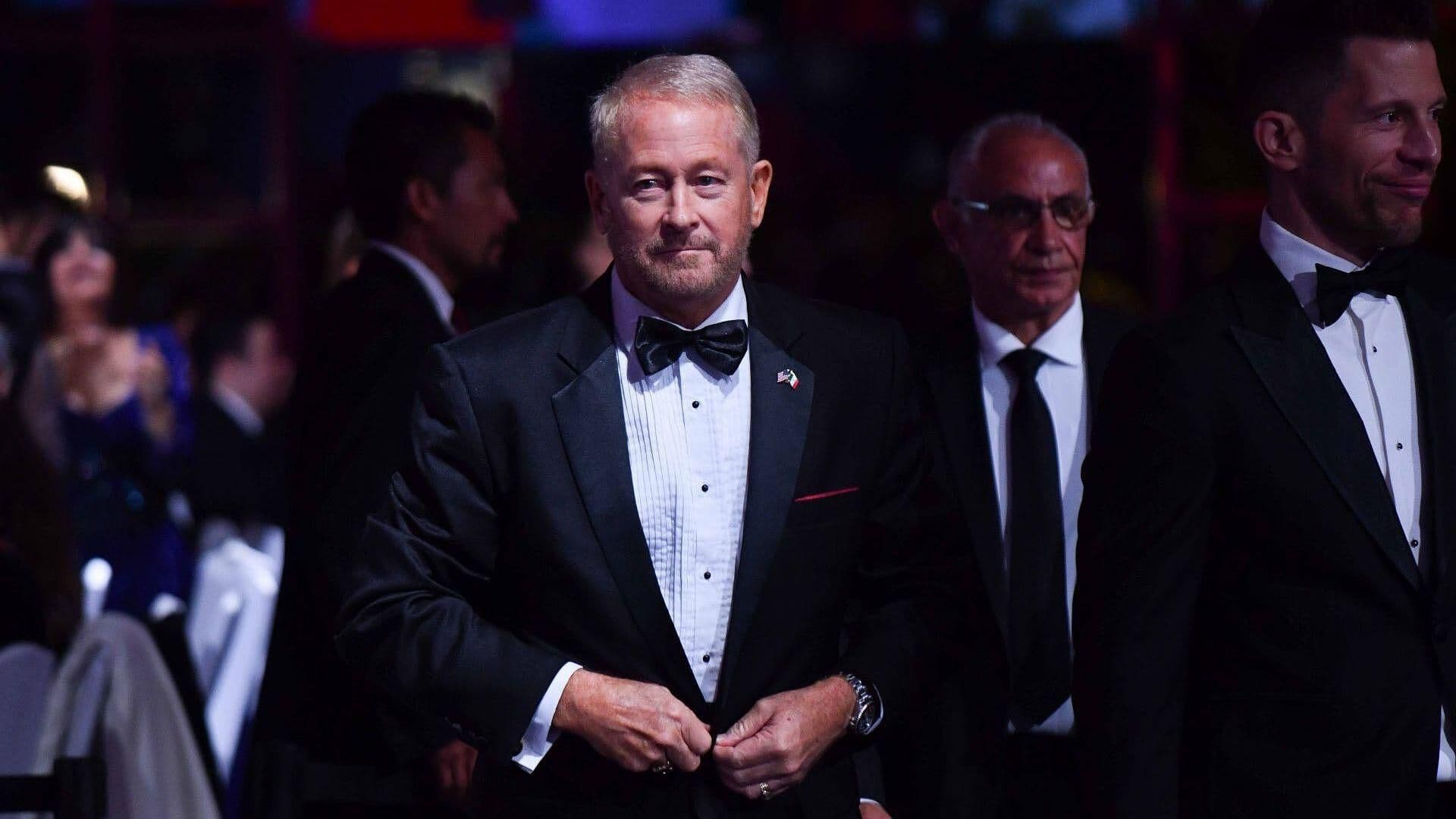 Ronald Johnson Asegura que EUA Está Comprometido a Desmantelar a Cárteles