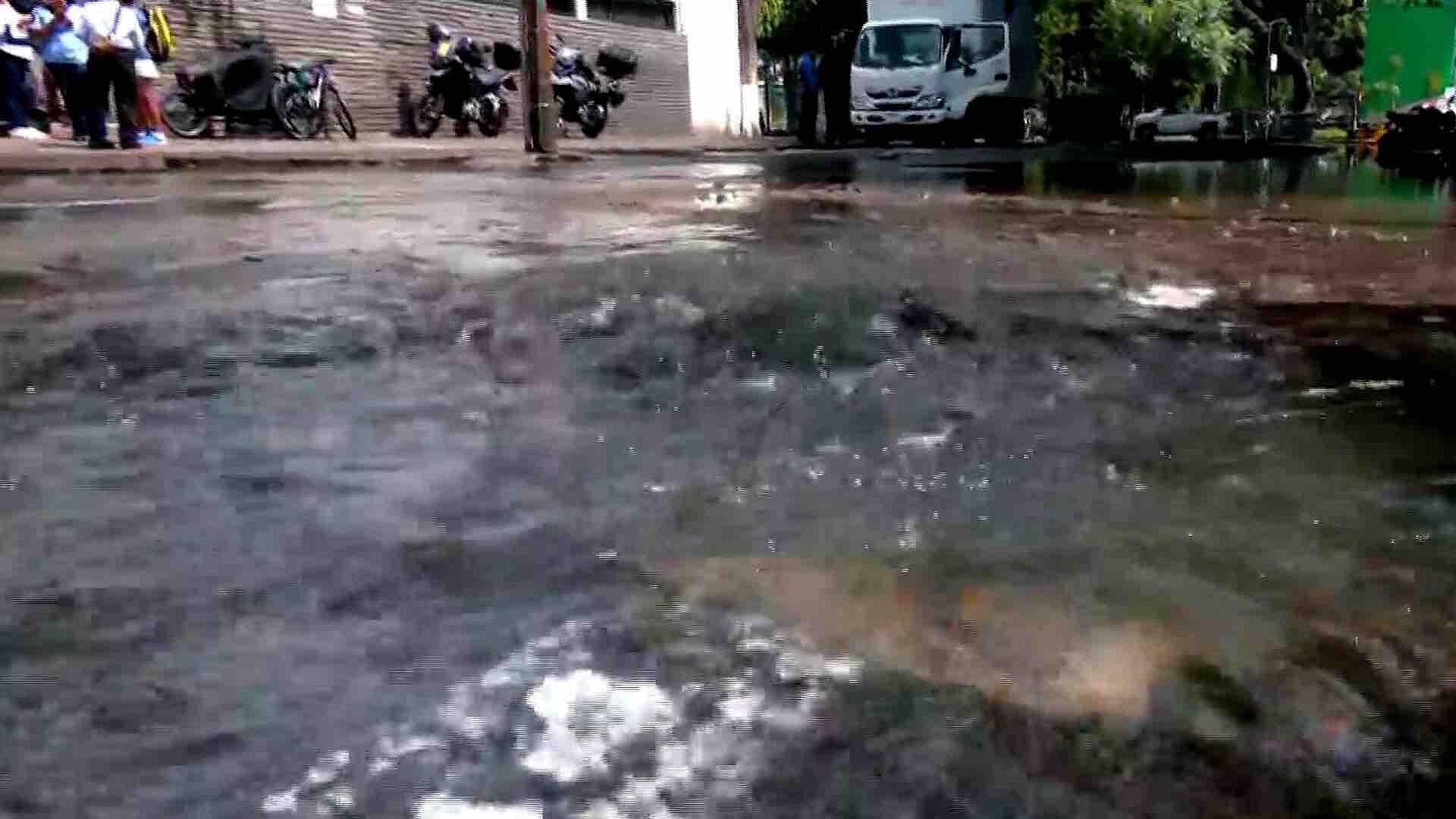 Brigada de Sacmex Repara Fuga de Agua Potable en Colonia Hipódromo Condesa, CDMX