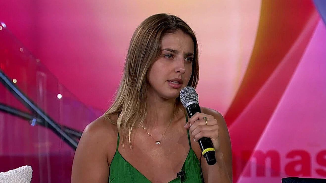 Michelle Renaud Revela Por Qué se Retiró sus Implantes de Seno