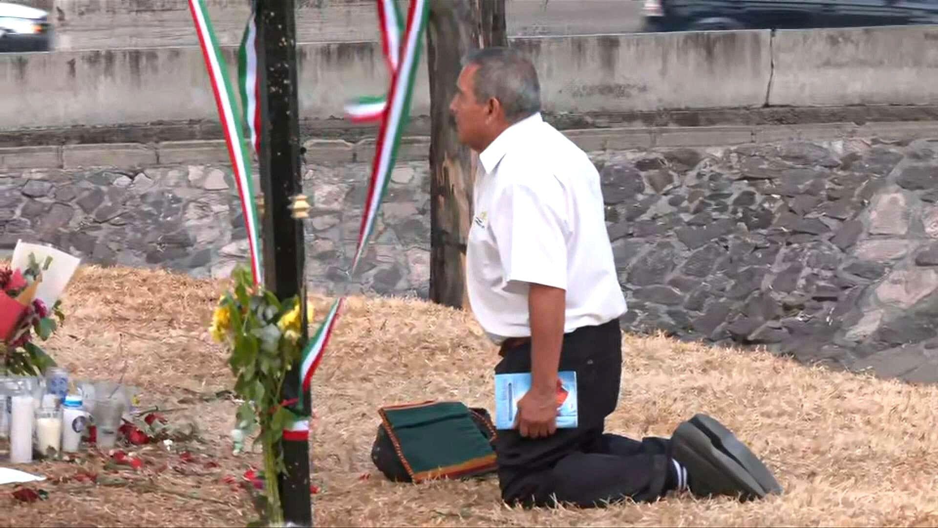 Intentan Dar Consuelo a Víctimas de Explosión en la Concordia con Rezo en Memorial del Puente