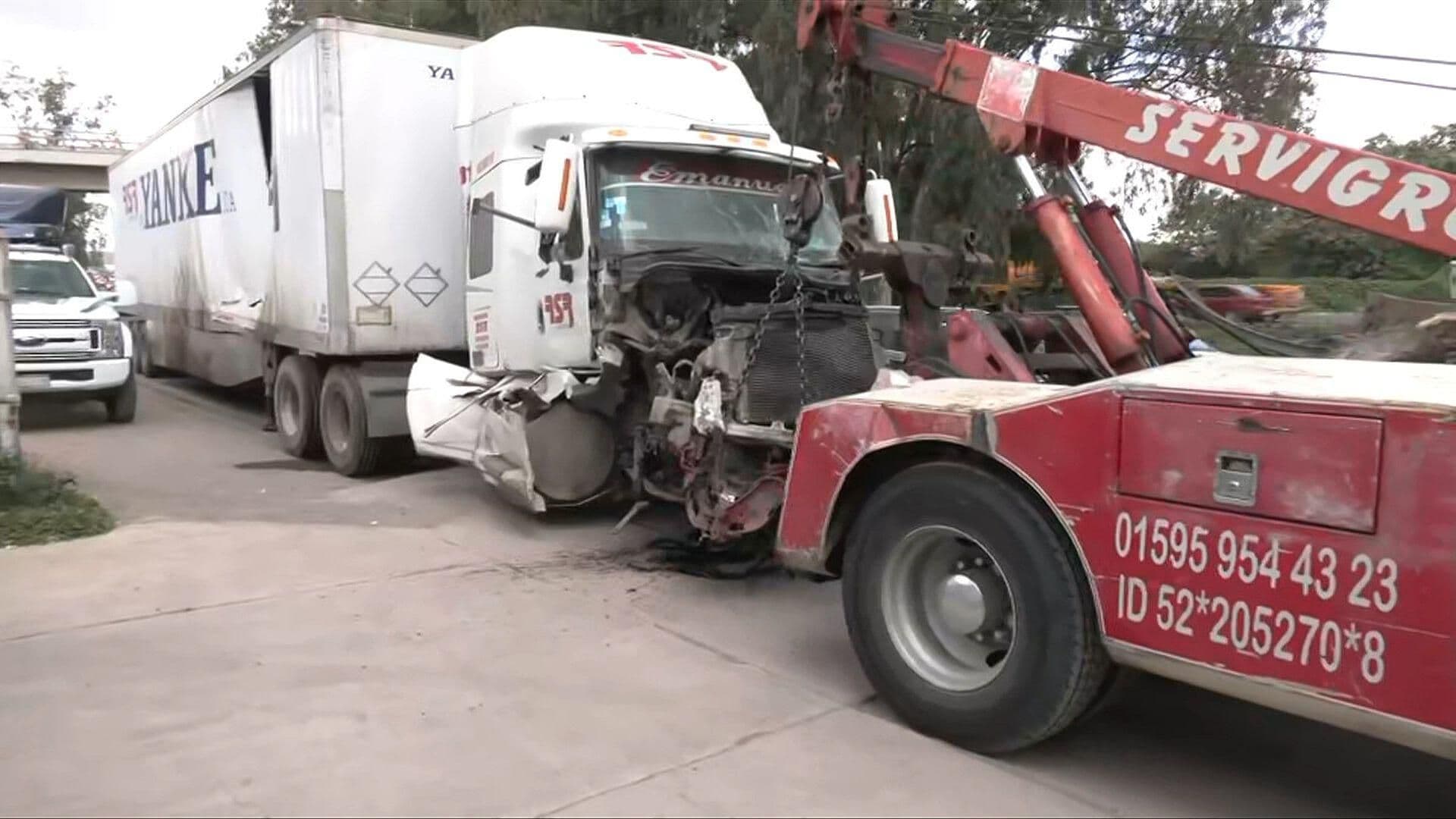 Tráiler Provoca Fuerte Choque en la Carretera Lechería-Texcoco en Tezoyuca, Edomex