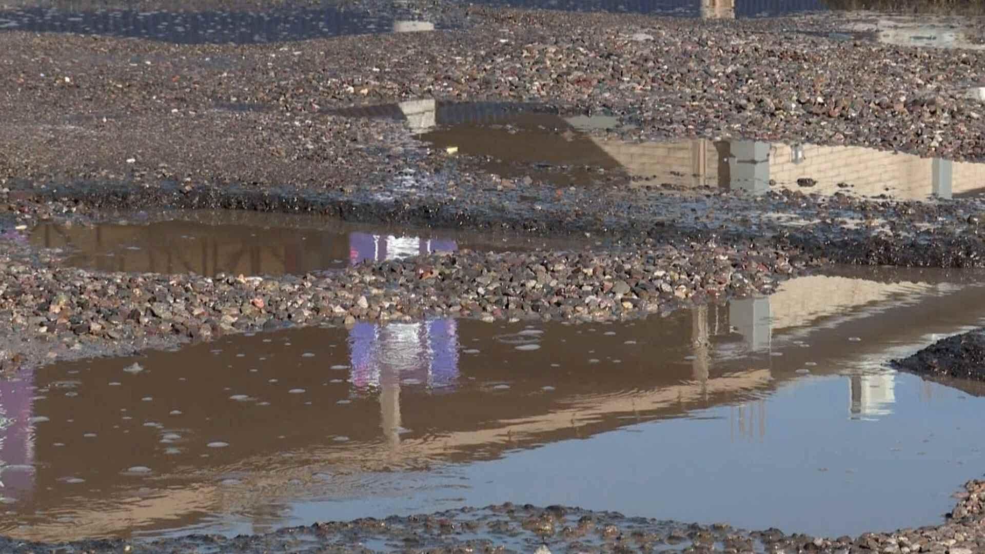 Preocupa a Vecinos Deterioro de Calles por Fuga de Drenaje en Colonia Balderrama de Hermosillo