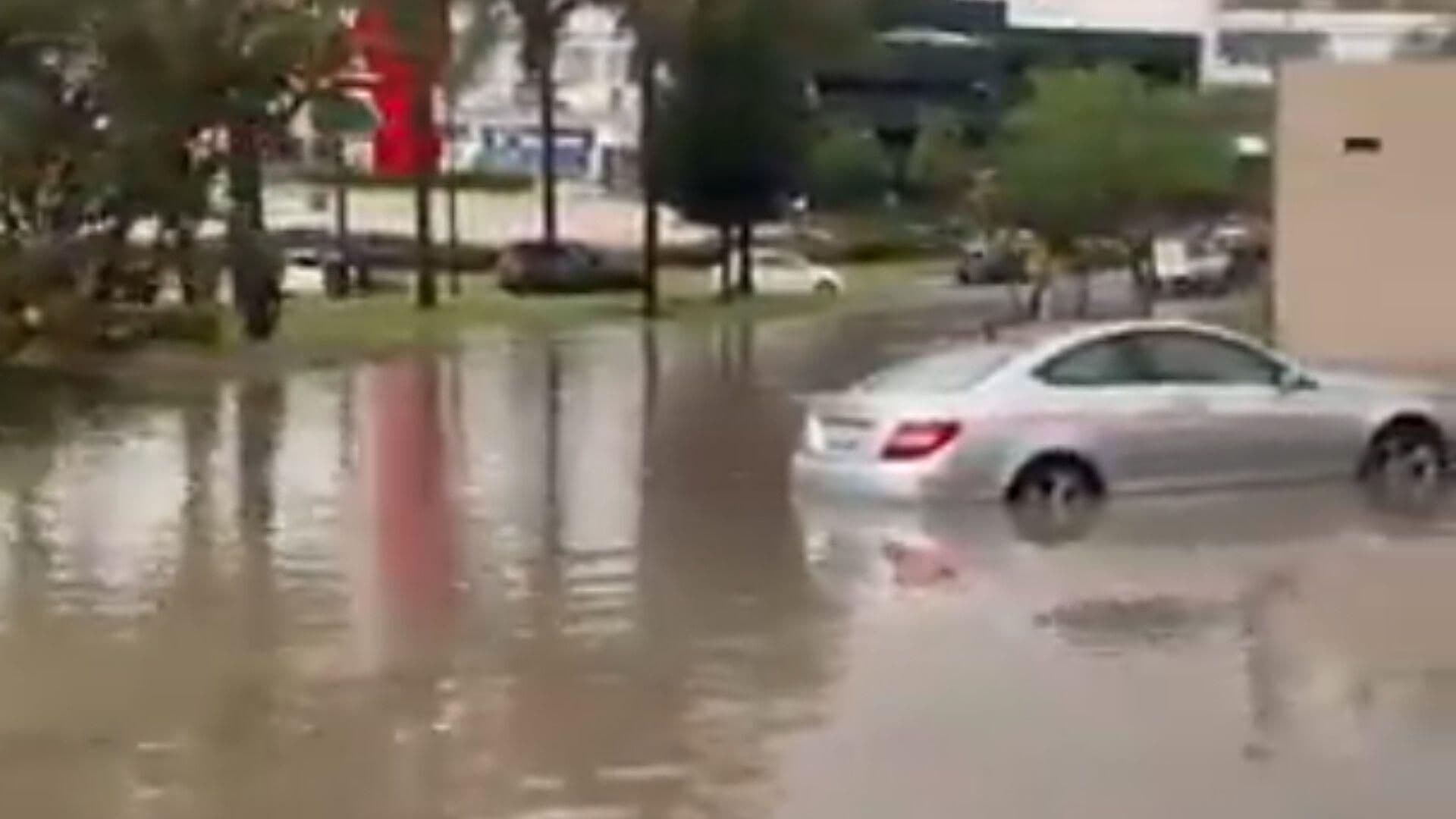 Se Inunda Lomas de Angelópolis por la Lluvia en Puebla