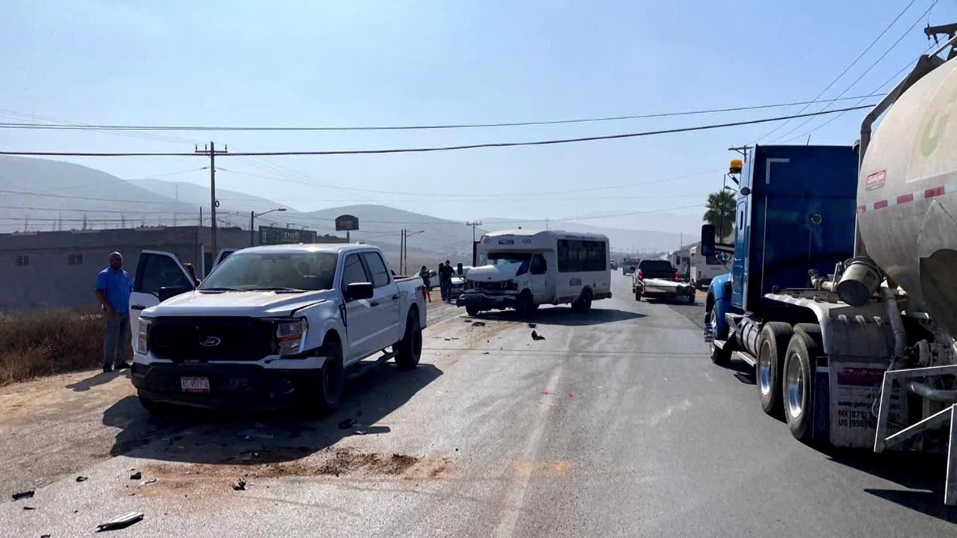 Carambola en la Carretera Transpeninsular en Ensenada, Deja Varios Lesionados