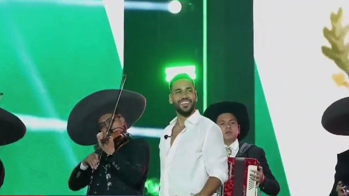 Romeo Santos se Proclama Rey en México