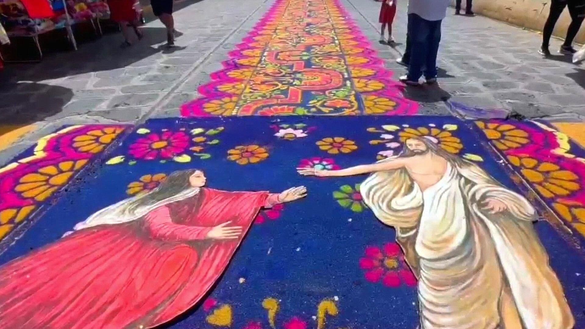 Coloridos Tapetes de Xico, Veracruz, en Honor a Santa María Magdalena