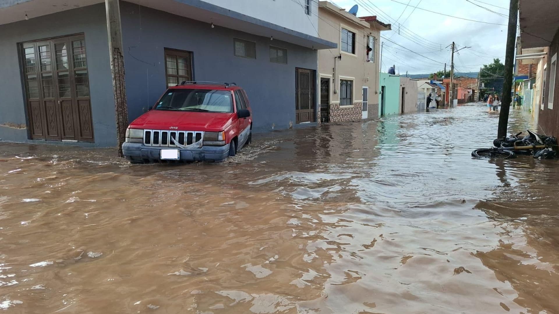 El Desbordamiento del Río Tajo Dejó Bajo el Agua a al Menos Tres Colonias de Tototlán