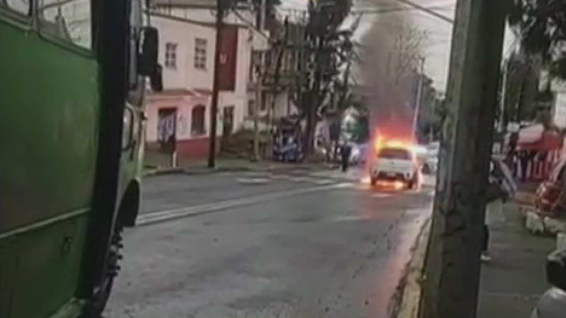 Video: Momento en que Auto Se Incendia en Desierto de los Leones, CDMX