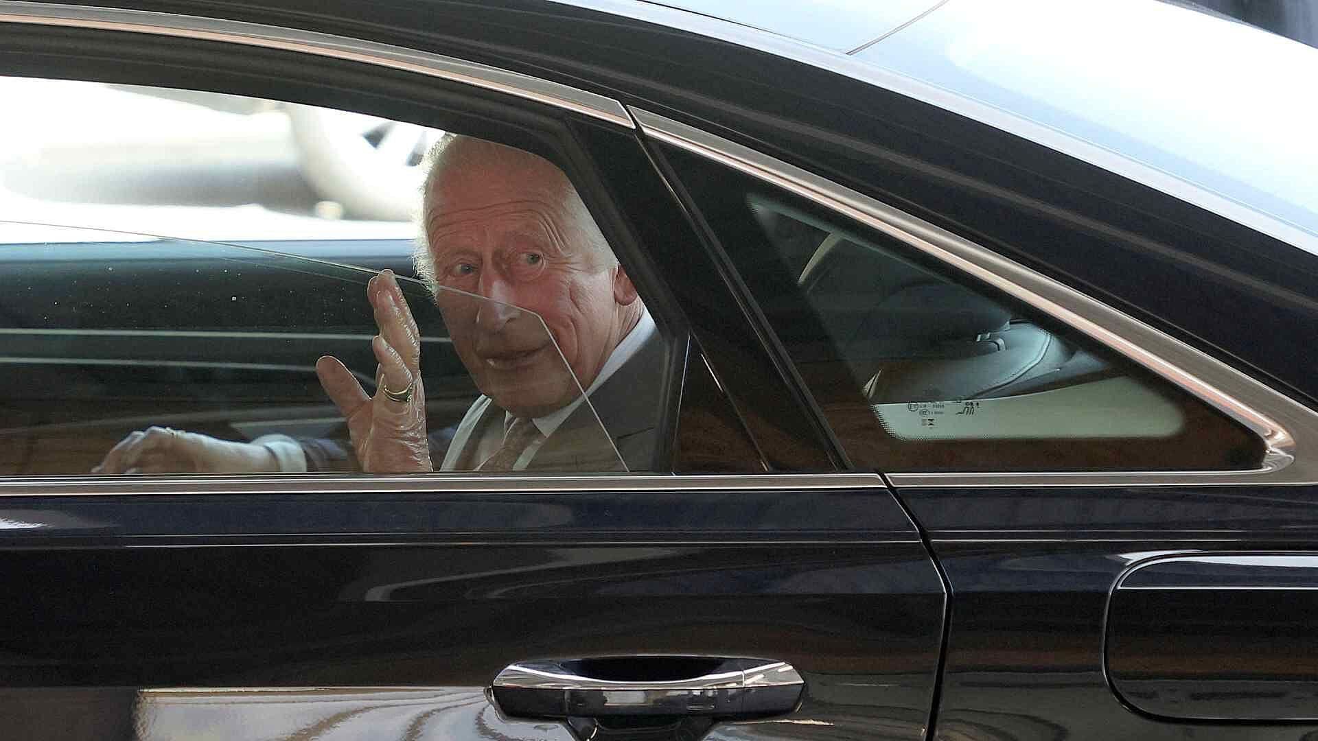 Rey Carlos III Asiste a Ceremonía por Aniversario Luctuoso de la Reina Isabel