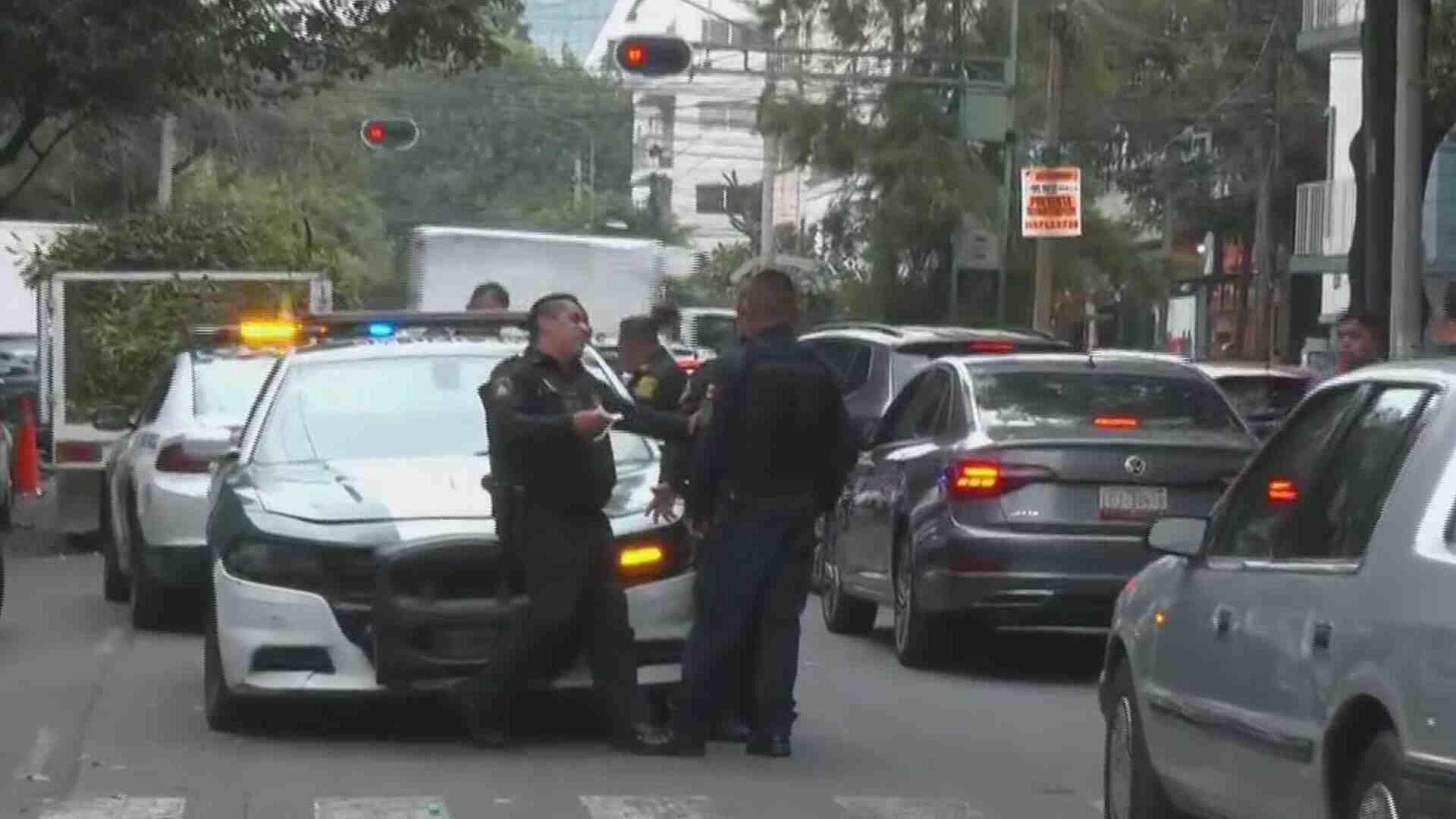Trifulca Afuera de Bachilleres Deja una Persona Lesionada por Arma de Fuego en BJ