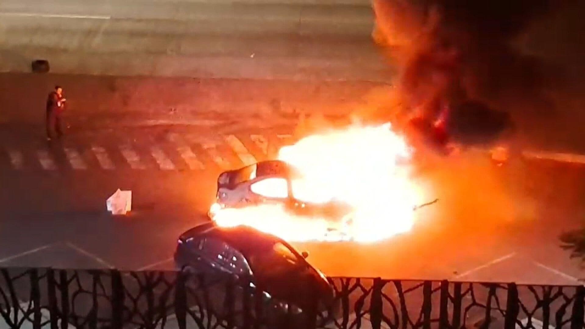 Incendian Auto junto a Hielera con Restos Humanos Frente al C5