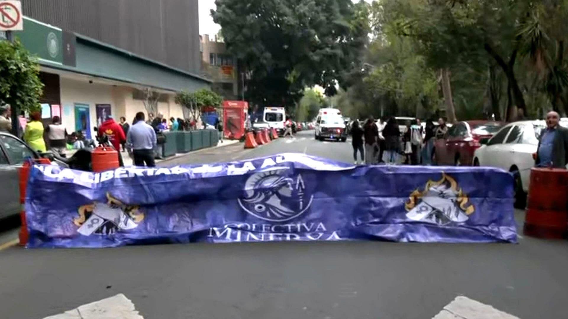 Colectivo Feminista Realiza Bloqueo Frente a Juzgados en Sullivan: Estas son las Alternativas Viales