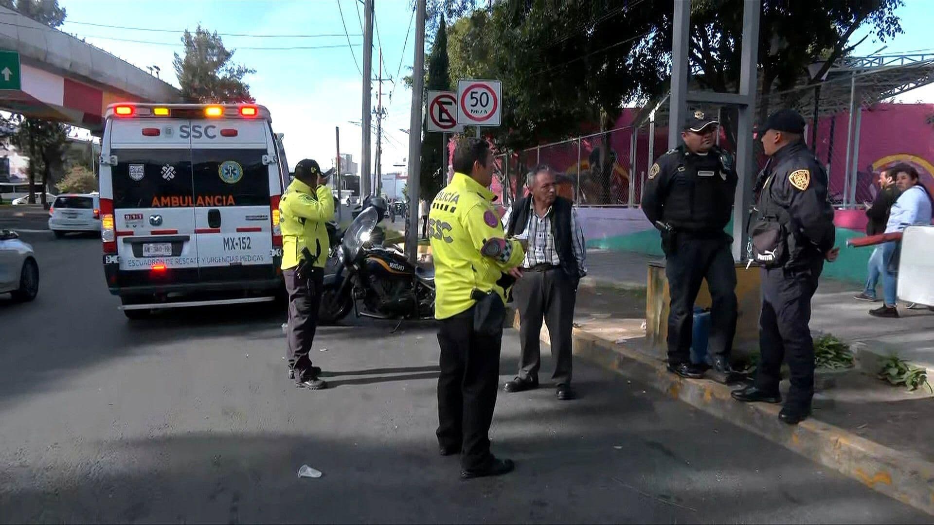 Accidente Cerca del Metro Martín Carrera: Motociclistas Atropellan a Mujer Policía