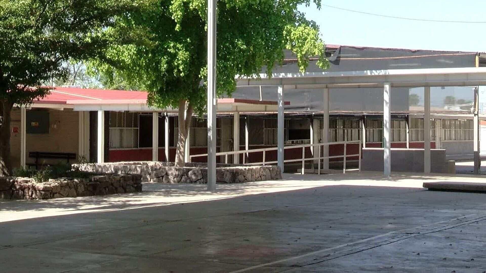 Detienen a Docente por Presuntamente Abusar de Maestra en Sahuaripa