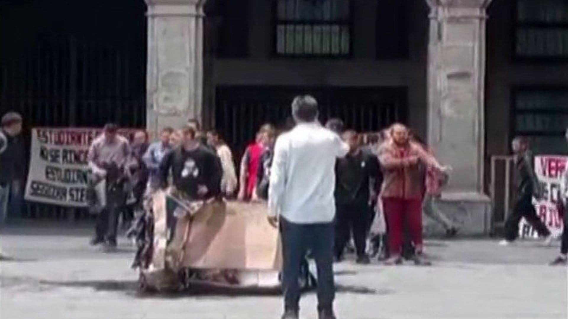 Normalistas de Amilcingo Protestan en Palacio de Gobierno de Morelos