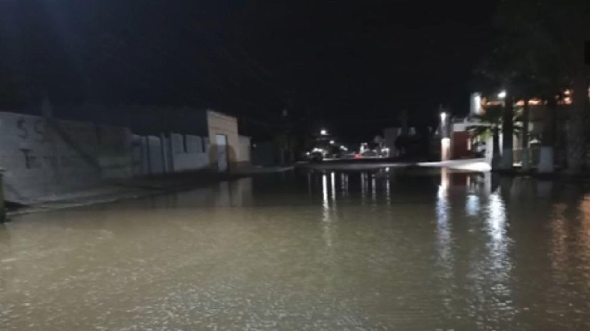 Video: Se Desborda Mar en Kino Viejo por Huracán Priscila en Sonora