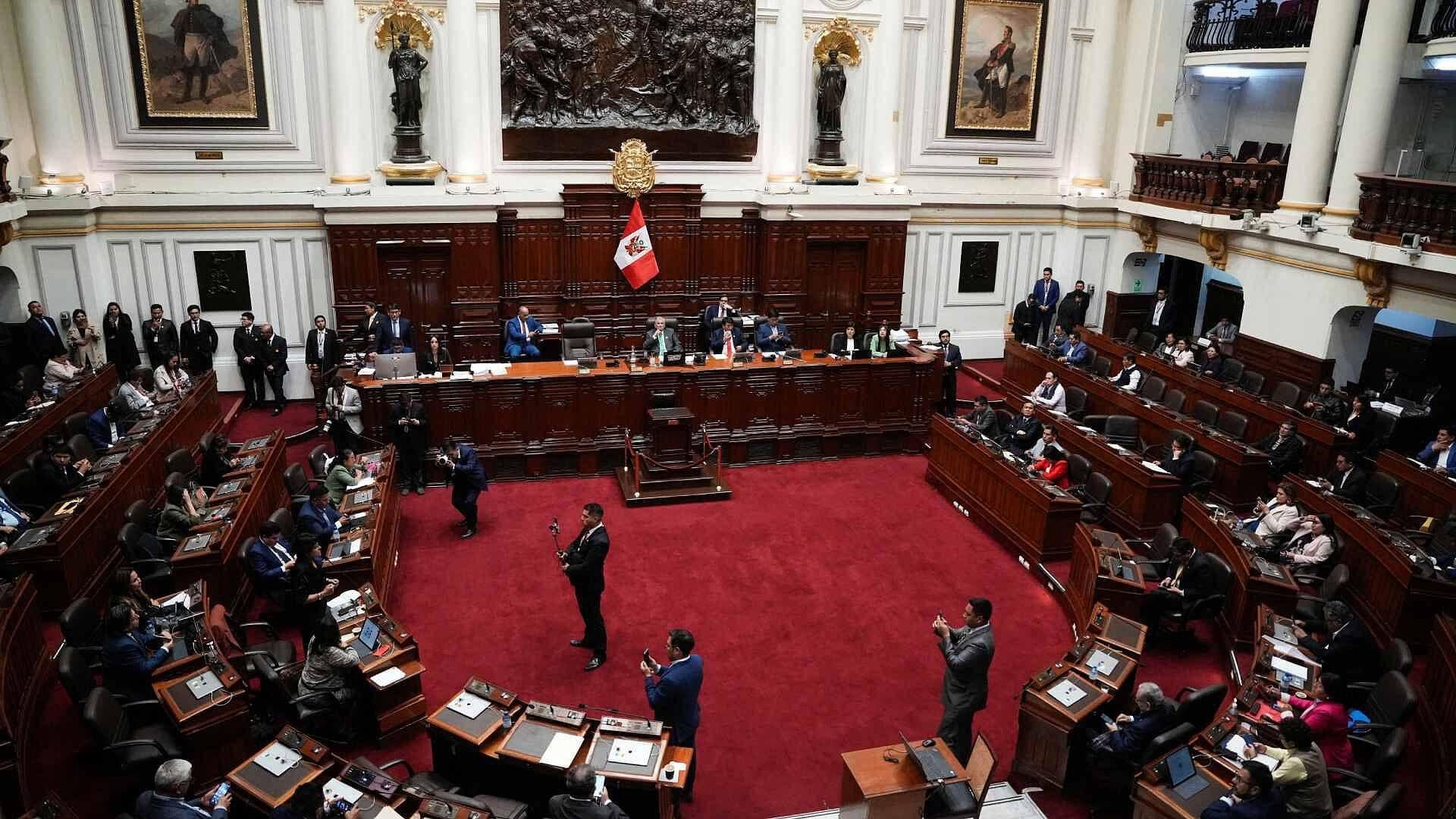 ¿Por Qué Quieren Destituir a Dina Boluarte como Presidenta de Perú?