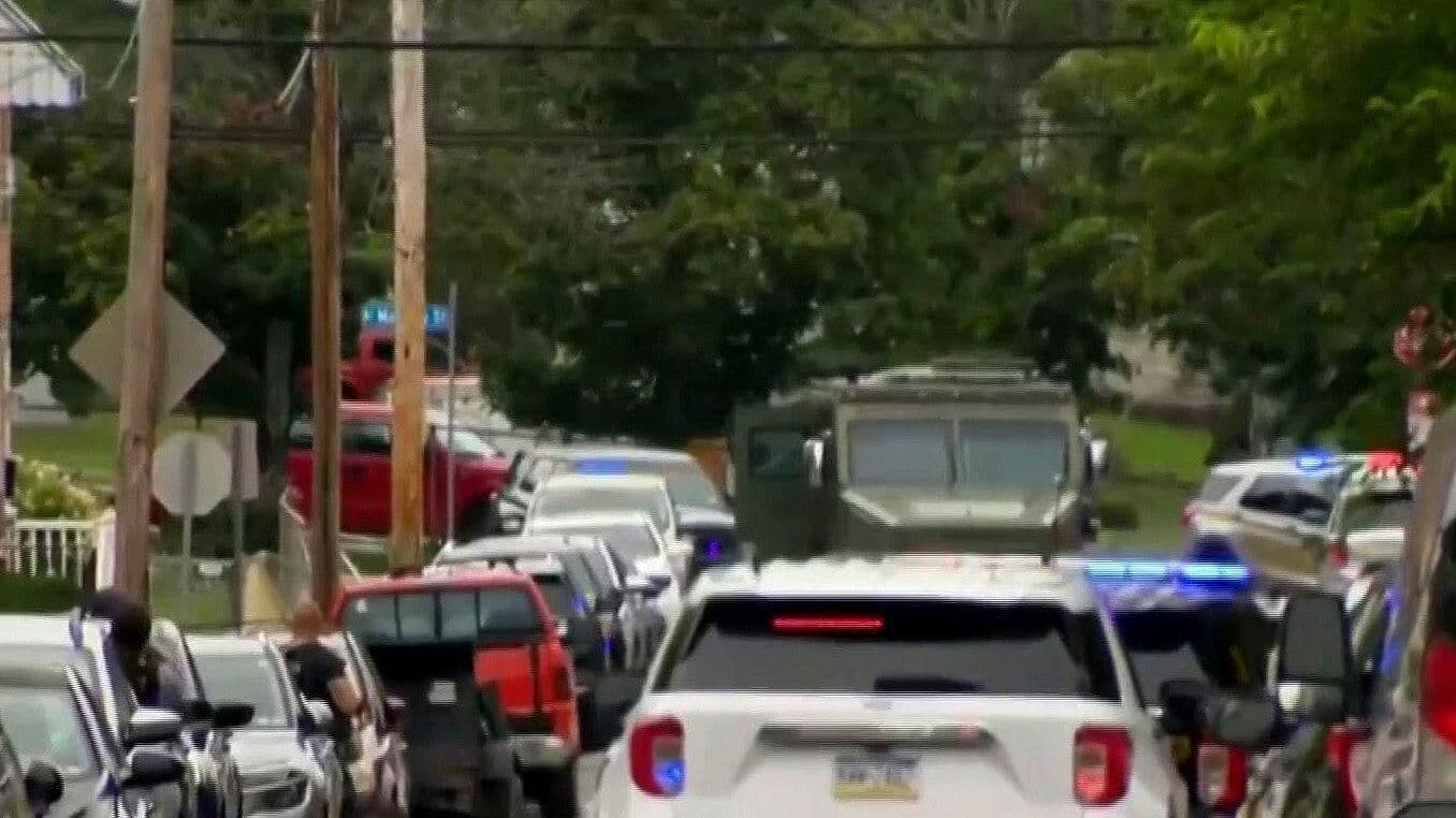 Captan Momento del Tiroteo en Pittsburgh, Estados Unidos, tras Desalojo