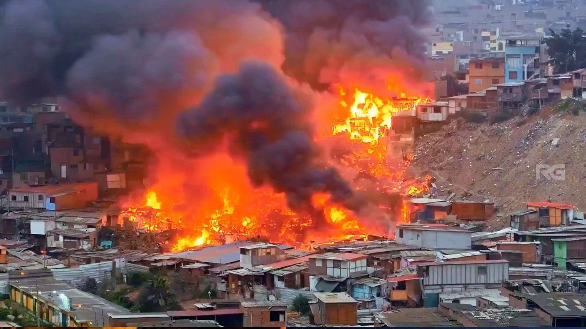 Emergencia en Perú: Incendio Devastó Más de 300 Viviendas en Lima