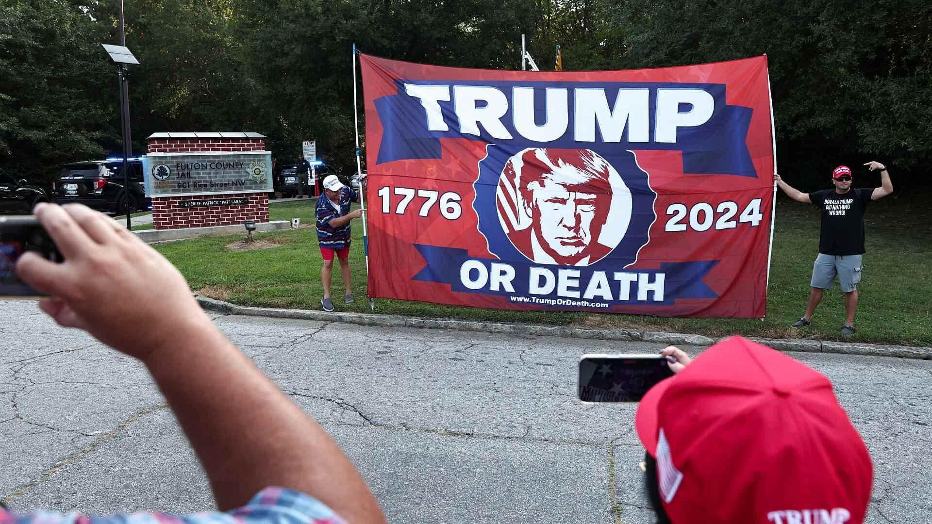 Trump Sale de Bedminster Rumbo a Atlanta para Entregarse en la Cárcel de Fulton