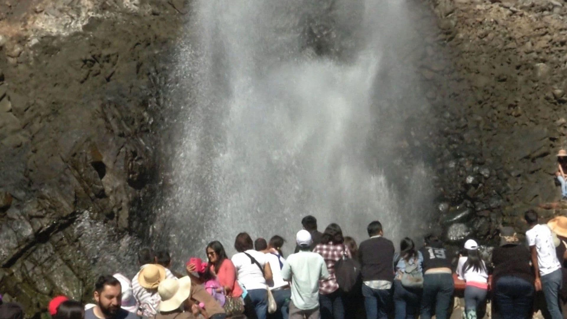 Disminuye Más del 20 Por Cierto Afluencia de Turistas en la Bufadora