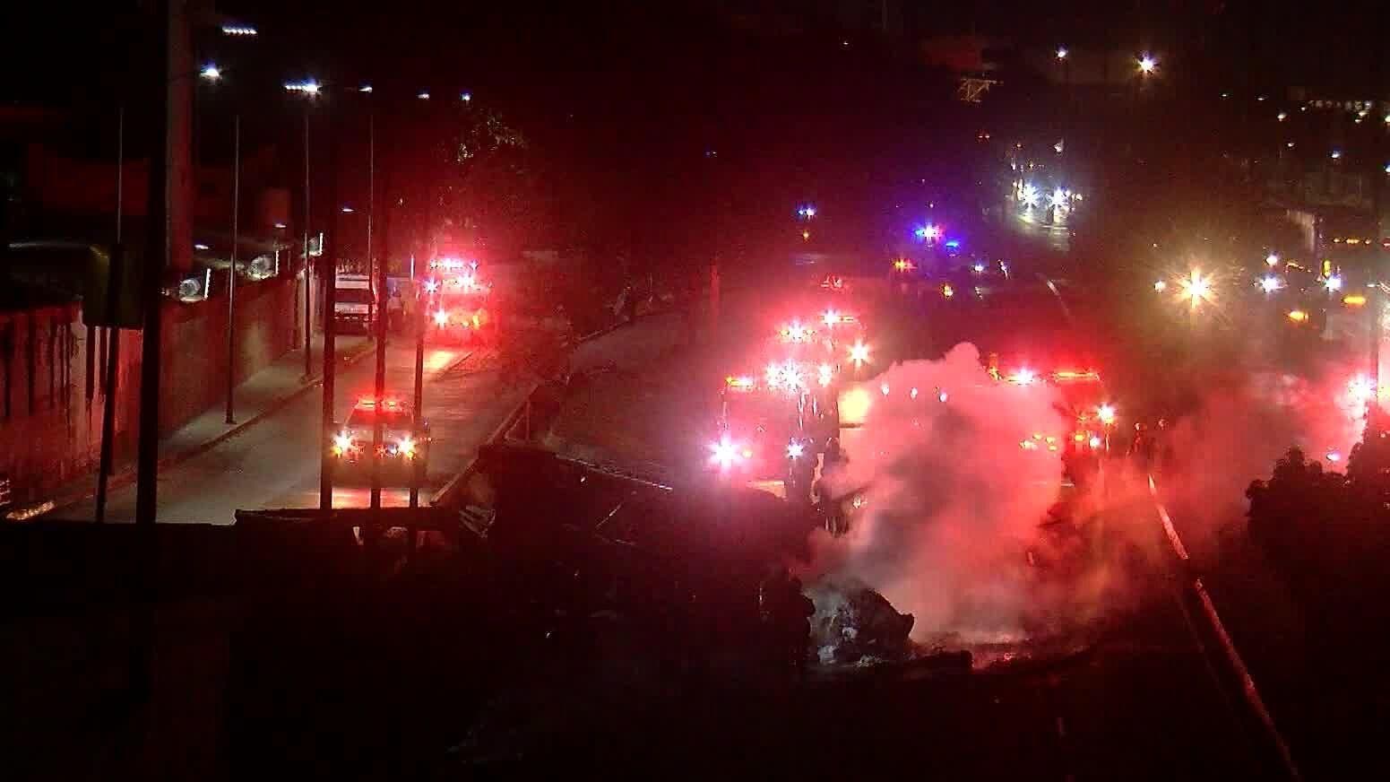 Falla Mecánica Genera Accidente de Tráiler en el Álamo, Tlaquepaque. La Cabina se Incendió