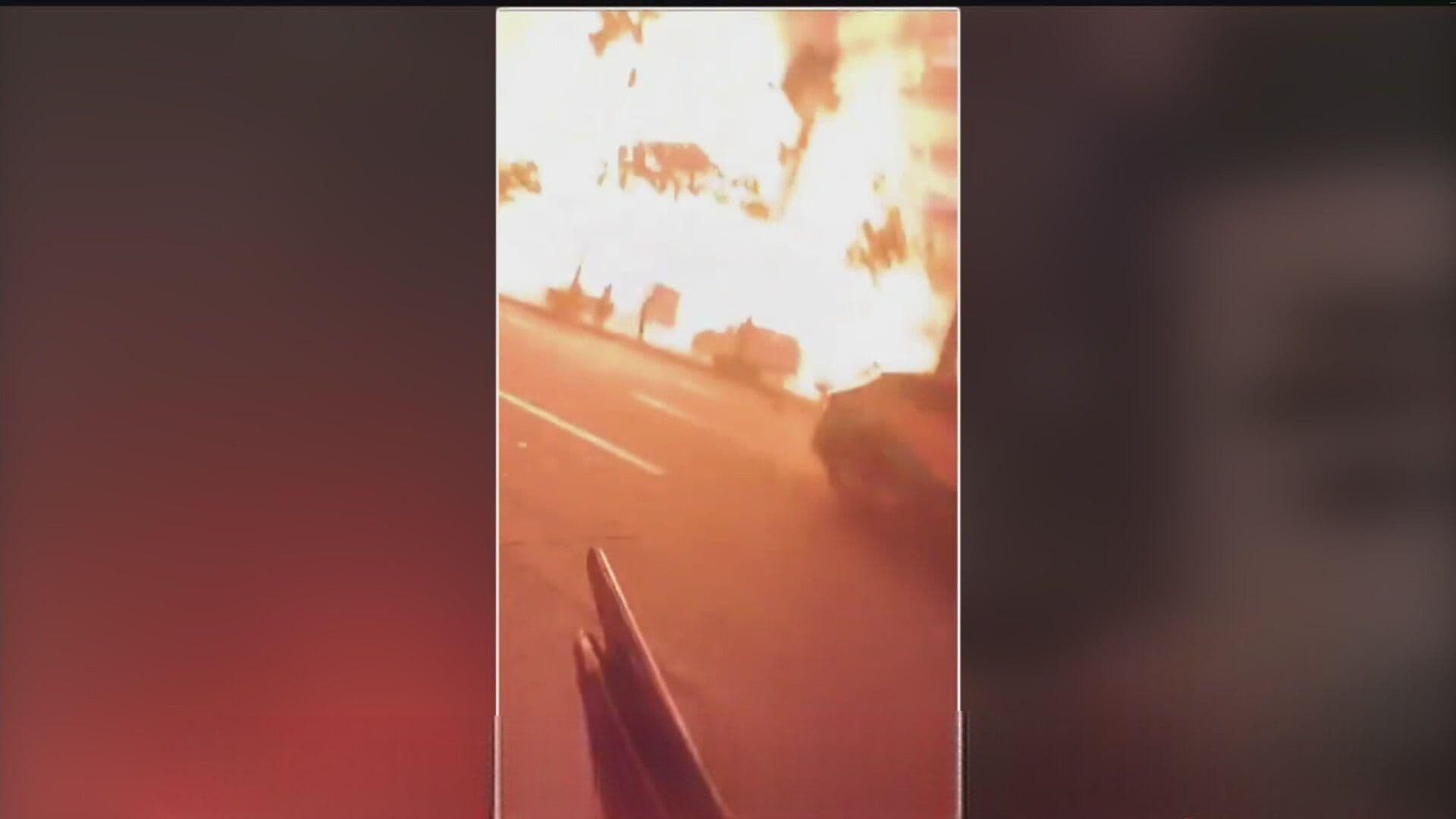 VIDEO: Momento Exacto en que Explota un Coche en Guayaquil, Ecuador