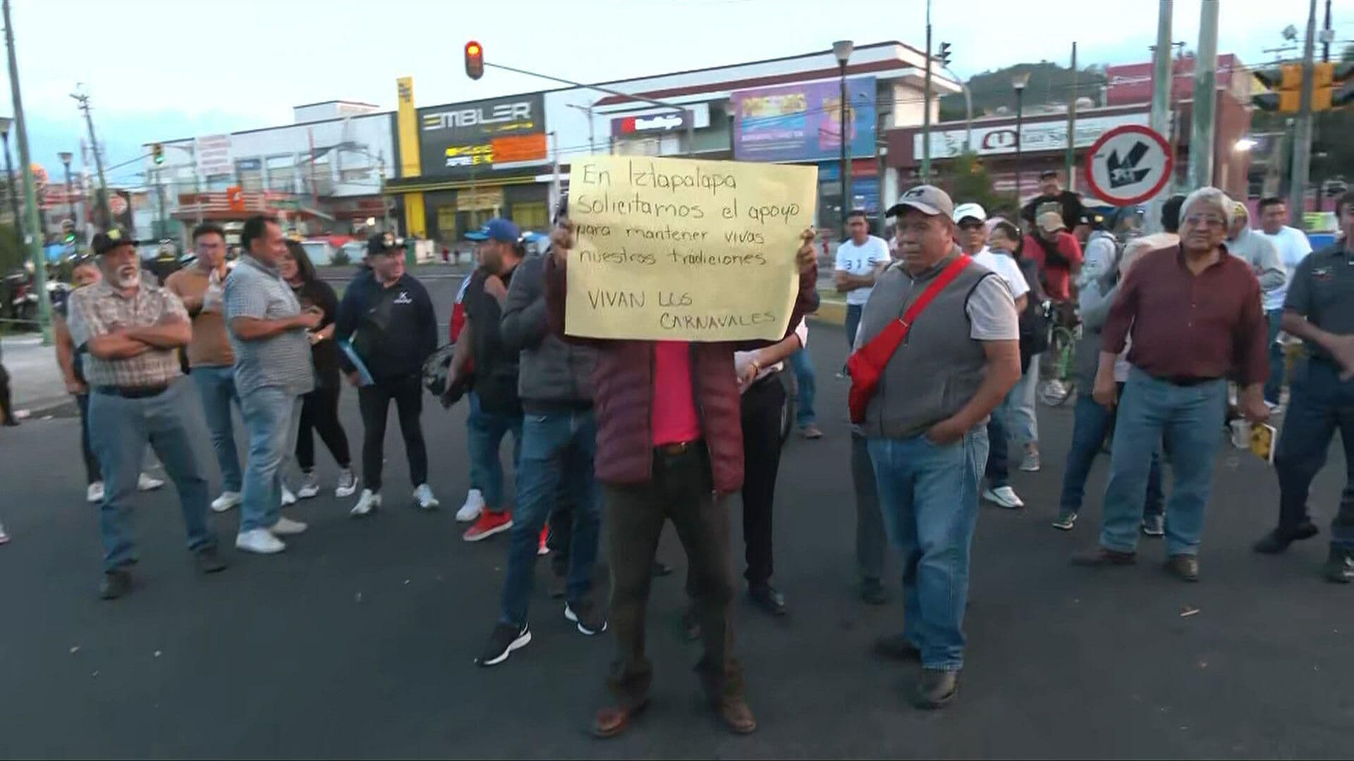 Protestan Pueblos y Barrios Originarios con Cierre de Ermita Iztapalapa, CDMX
