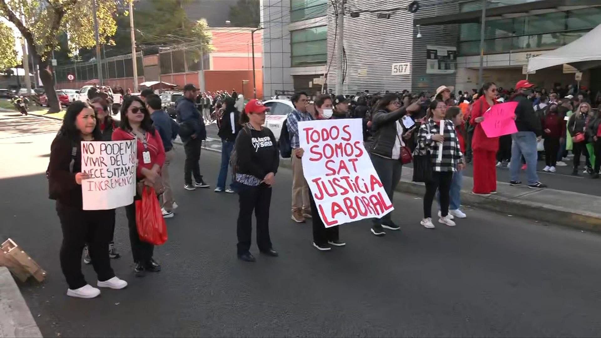 Segundo Día de Protesta de Trabajadores del SAT en Viaducto, CDMX