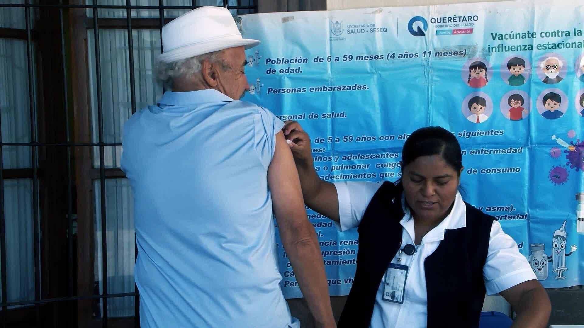 Arranca la Campaña de Vacunación Invernal 2025-2026 en Plaza de Armas de Querétaro