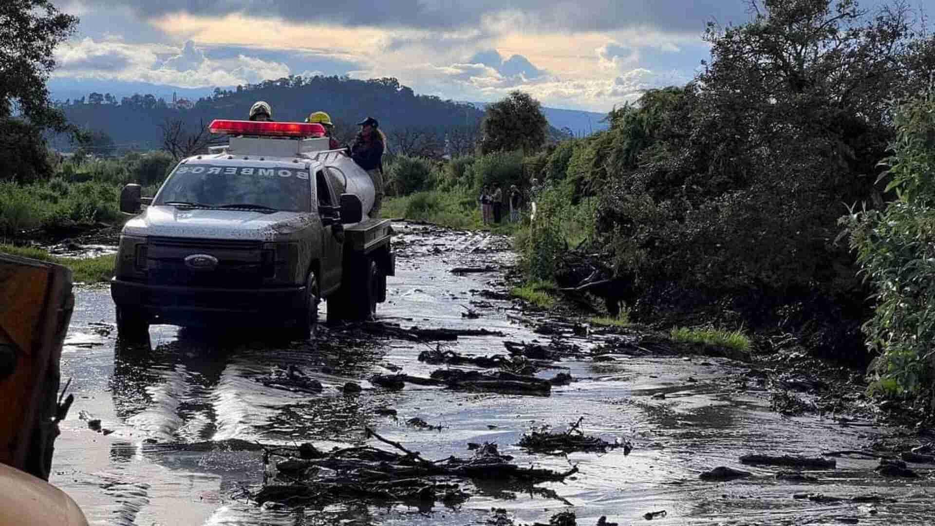 Continúan Labores de Limpieza Tras Desbordamiento de Río Alcalica en Amecameca, Edomex