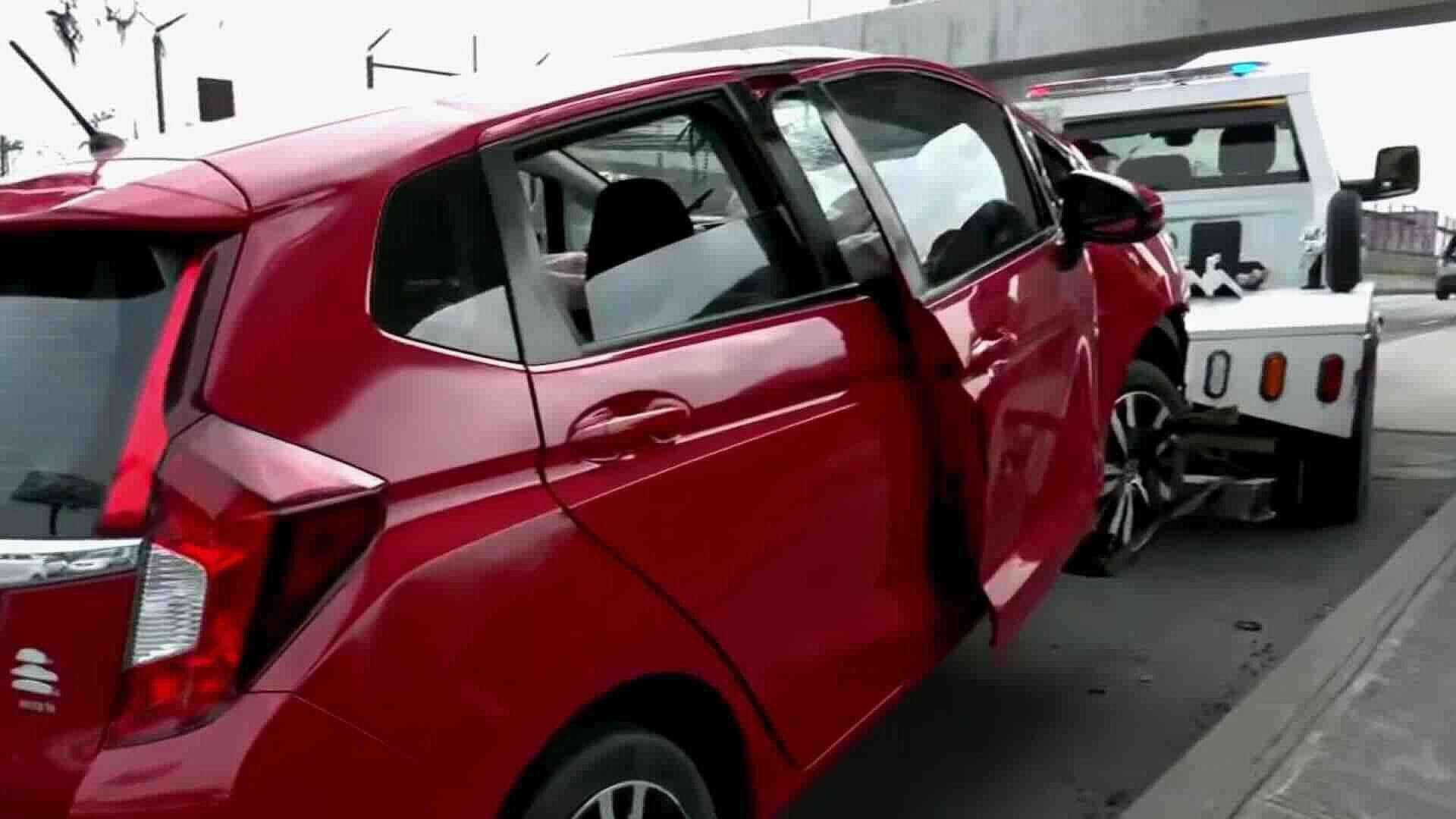Camioneta Vuelca en Circuito Interior y Gran Canal en CDMX; Genera Caos Vial