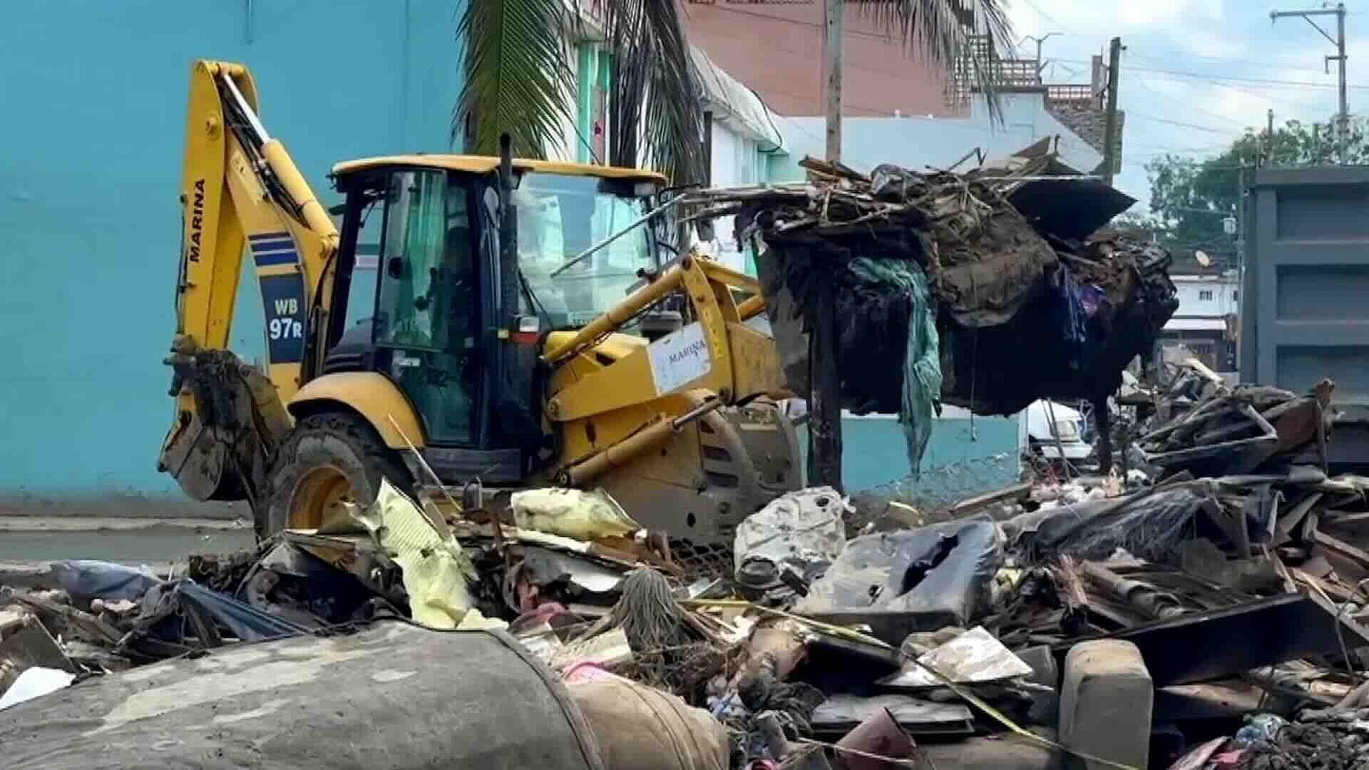 Retiran Toneladas de Lodo y Basura tras Desborde del Río Cazones en Poza Rica