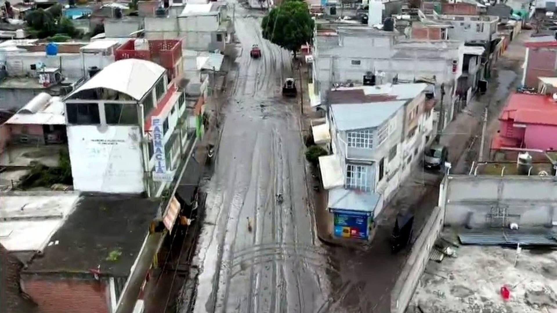 Así se Ven Desde el Aire Calles Enlodadas en Amecameca por Desbordamiento del Río Alcalica