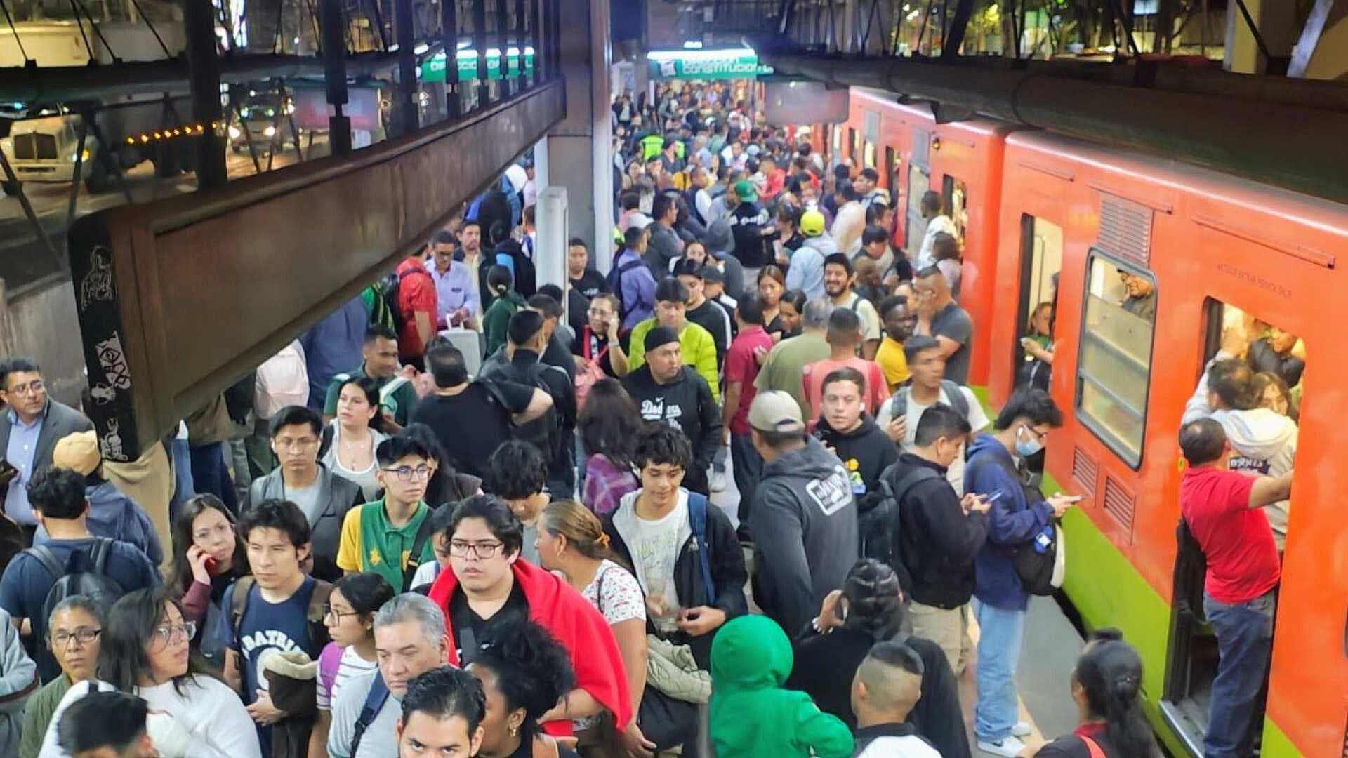 ¿Qué Pasó en la Línea 8 del Metro Hoy? Desalojan Tren en Estación Apatlaco