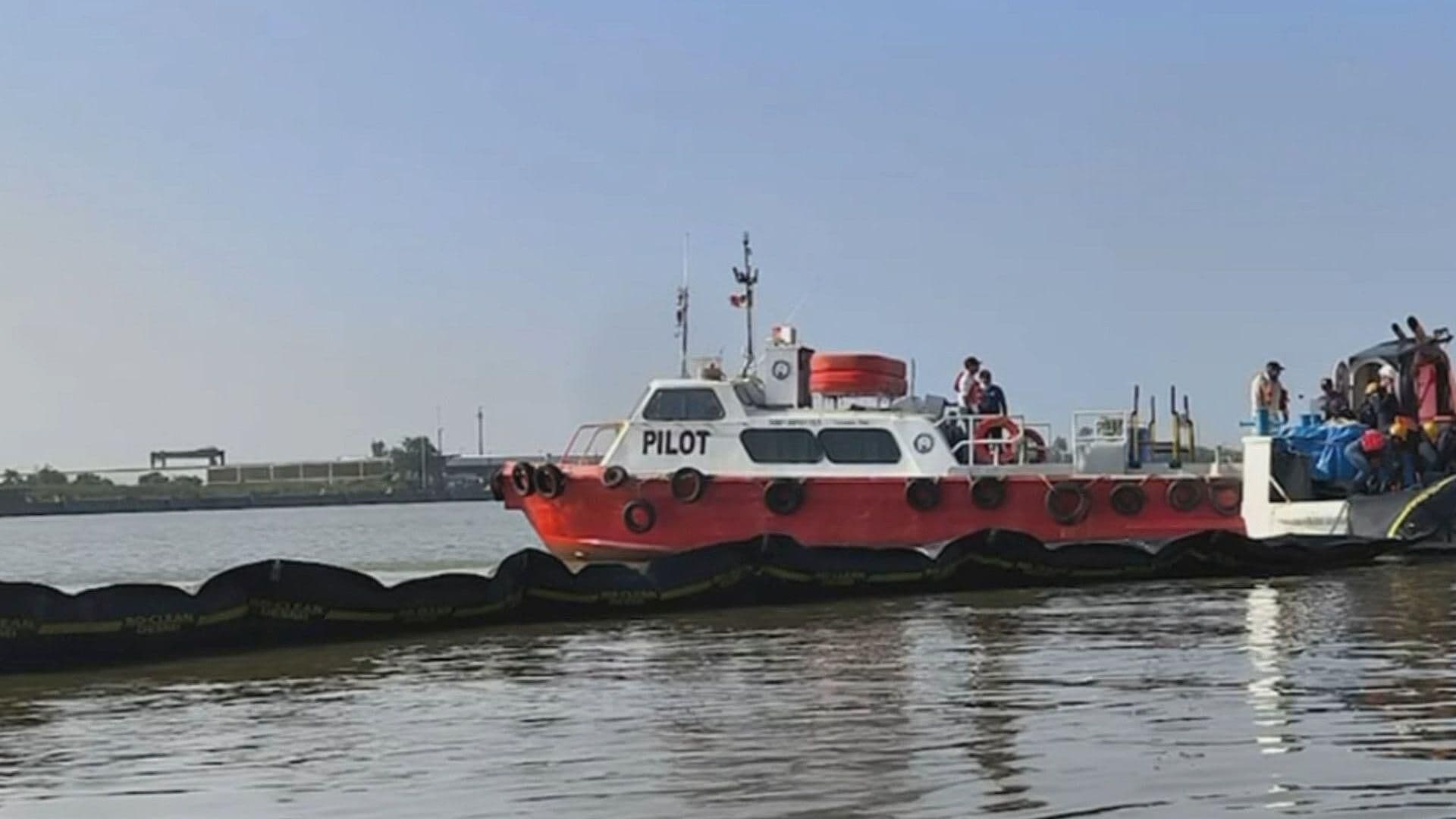 Derrame de Hidrocarburo en Río Pantepec Moviliza Operativo de la Marina en Veracruz