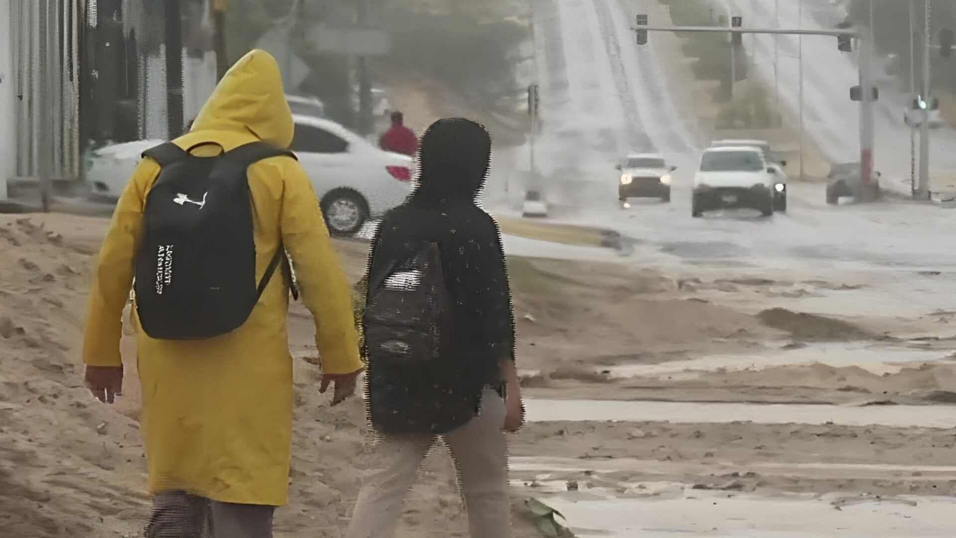 Se Sale la Arena a Carretera Transpeninsular en BCS por Tormenta Tropical Ileana