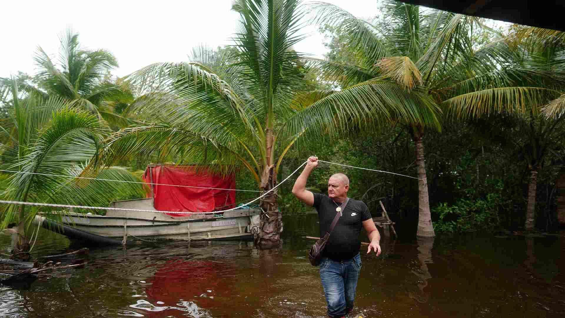 Idalia, Se Enfila con Fuerza contra Tampa, Florida