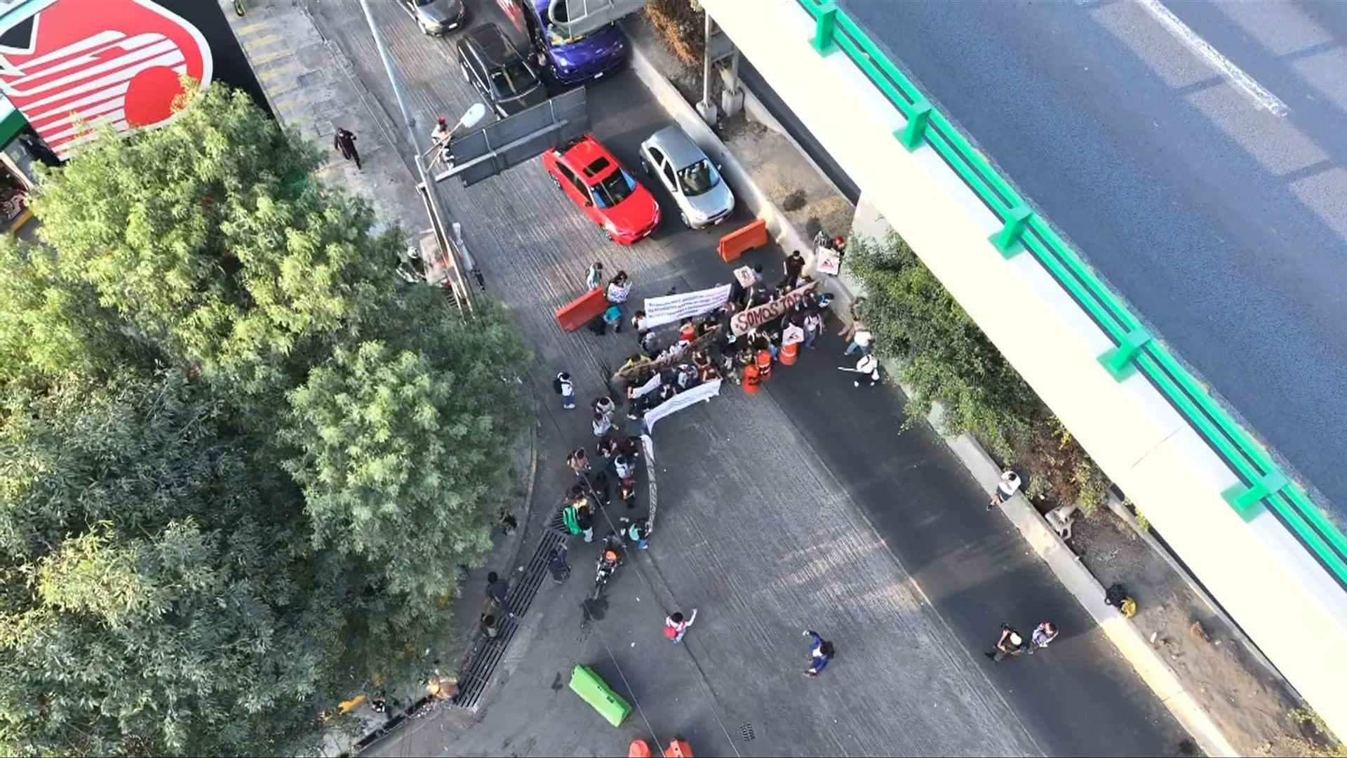Estudiantes de FES Acatlán Bloquean Periférico Norte con Dirección a CDMX