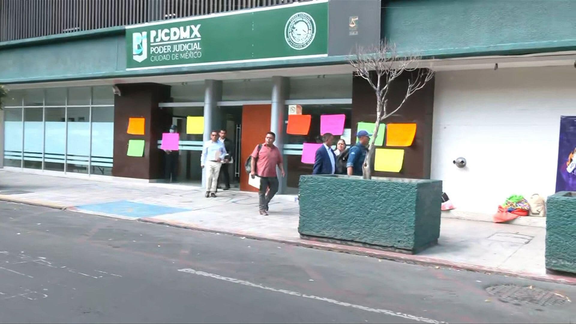 Colectivo Protesta Frente a Juzgados de Sullivan; Hay Afectaciones en la Zona de CDMX