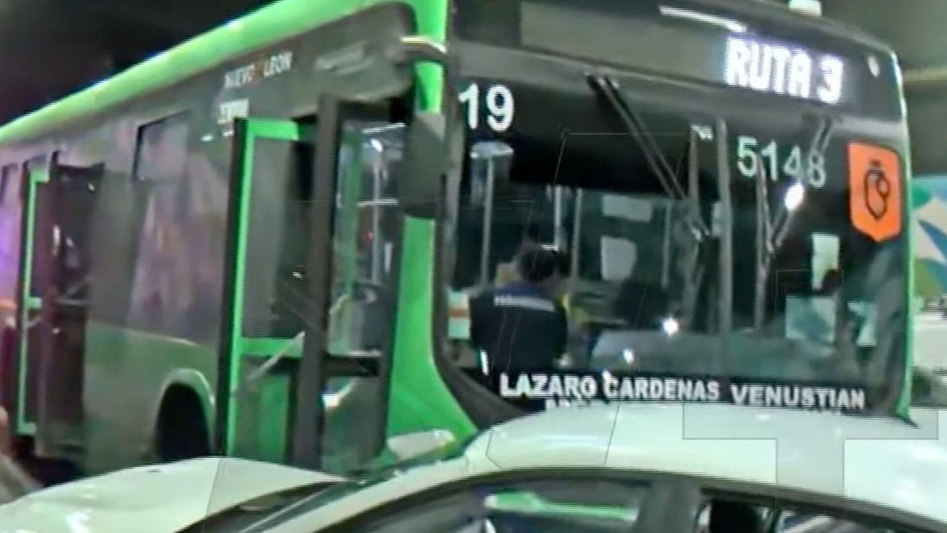 Choque Entre Ruta 30 y un Auto Provoca Tráfico en Túnel de la Loma Larga en Monterrey