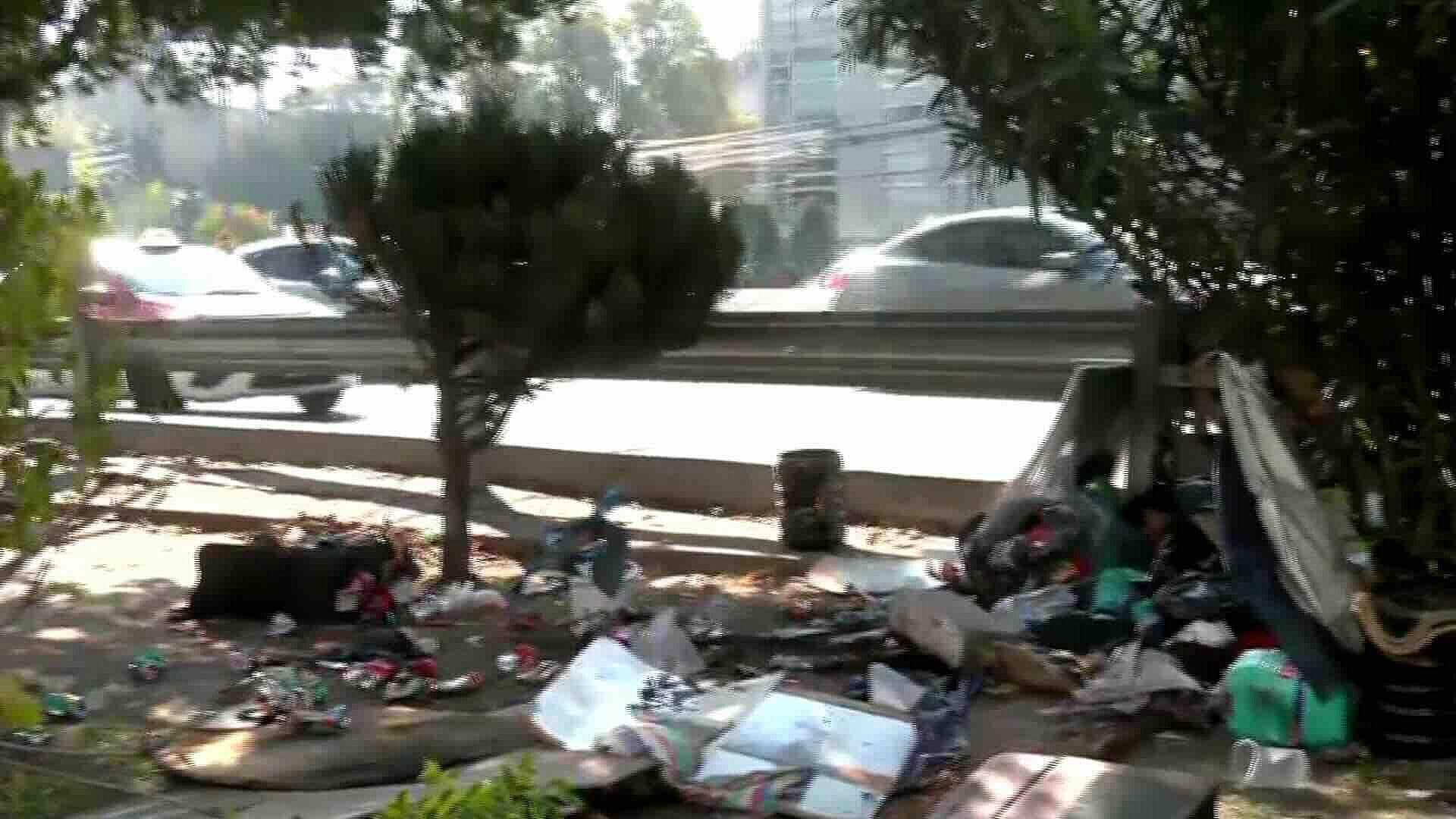 Incendio de Basura y una Persona Herida en Camellón de Viaducto Miguel Alemán, CDMX