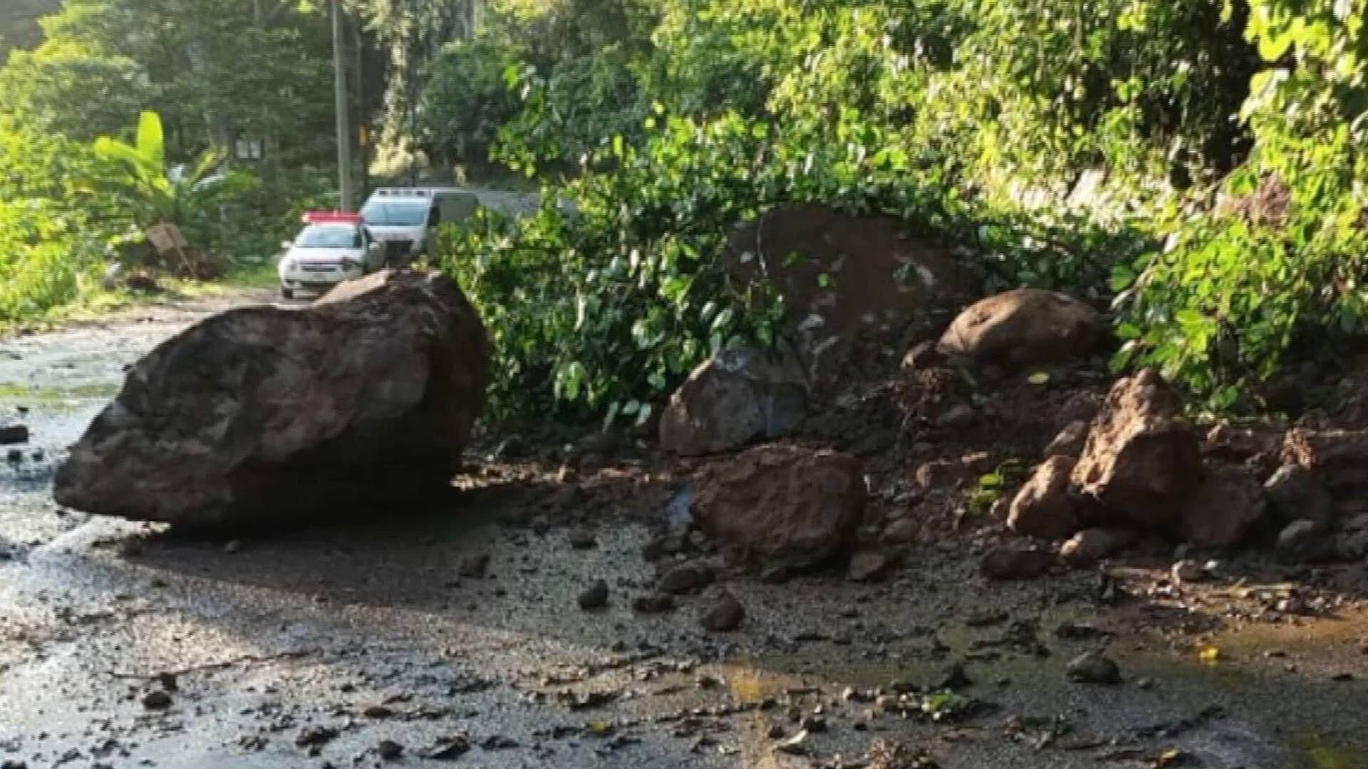 Carretera a Teocelo Cerrada por Derrumbes