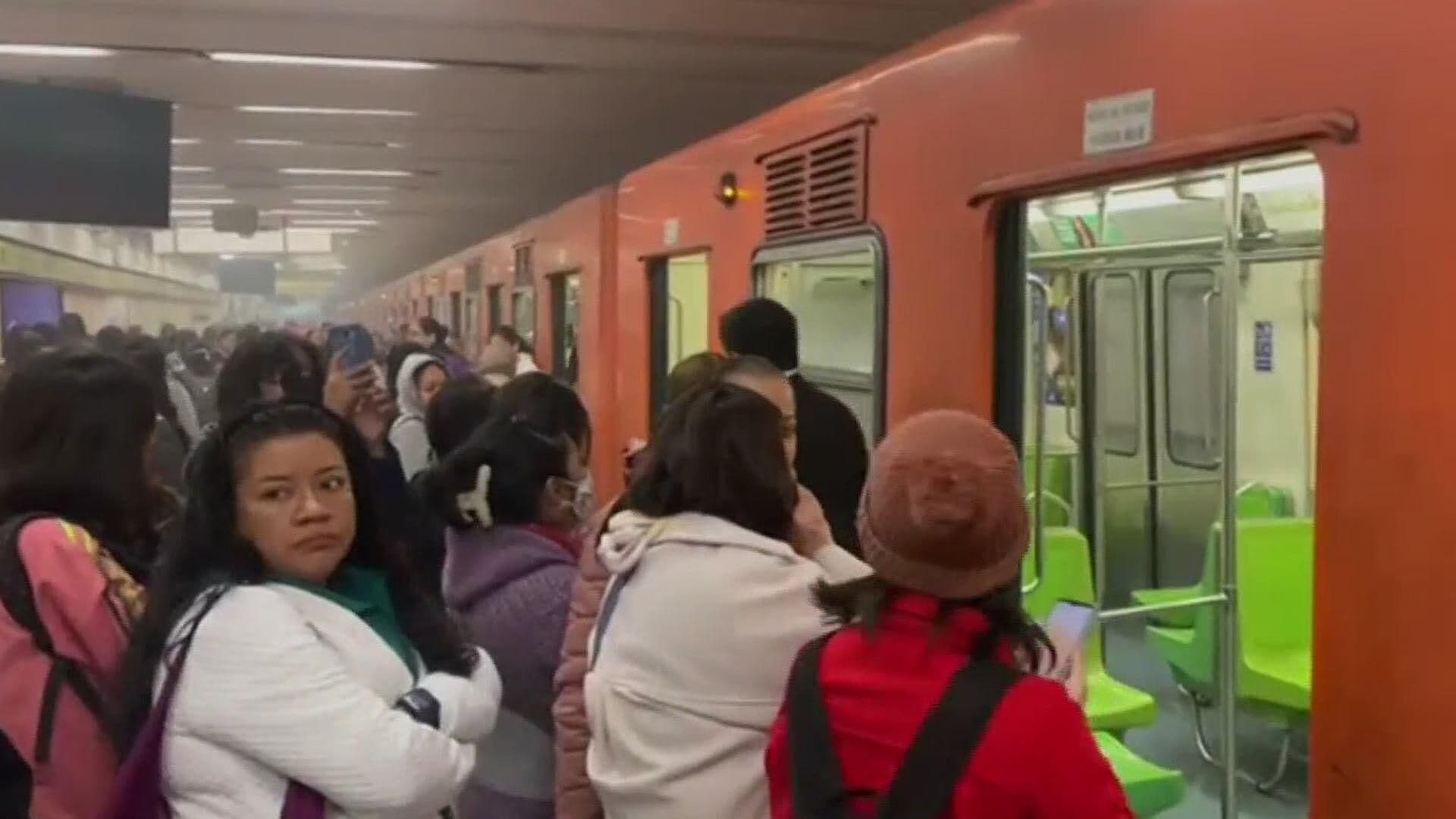 Desalojan a Usuarios de Tren en Estación Zapata de la Línea 3 del Metro CDMX